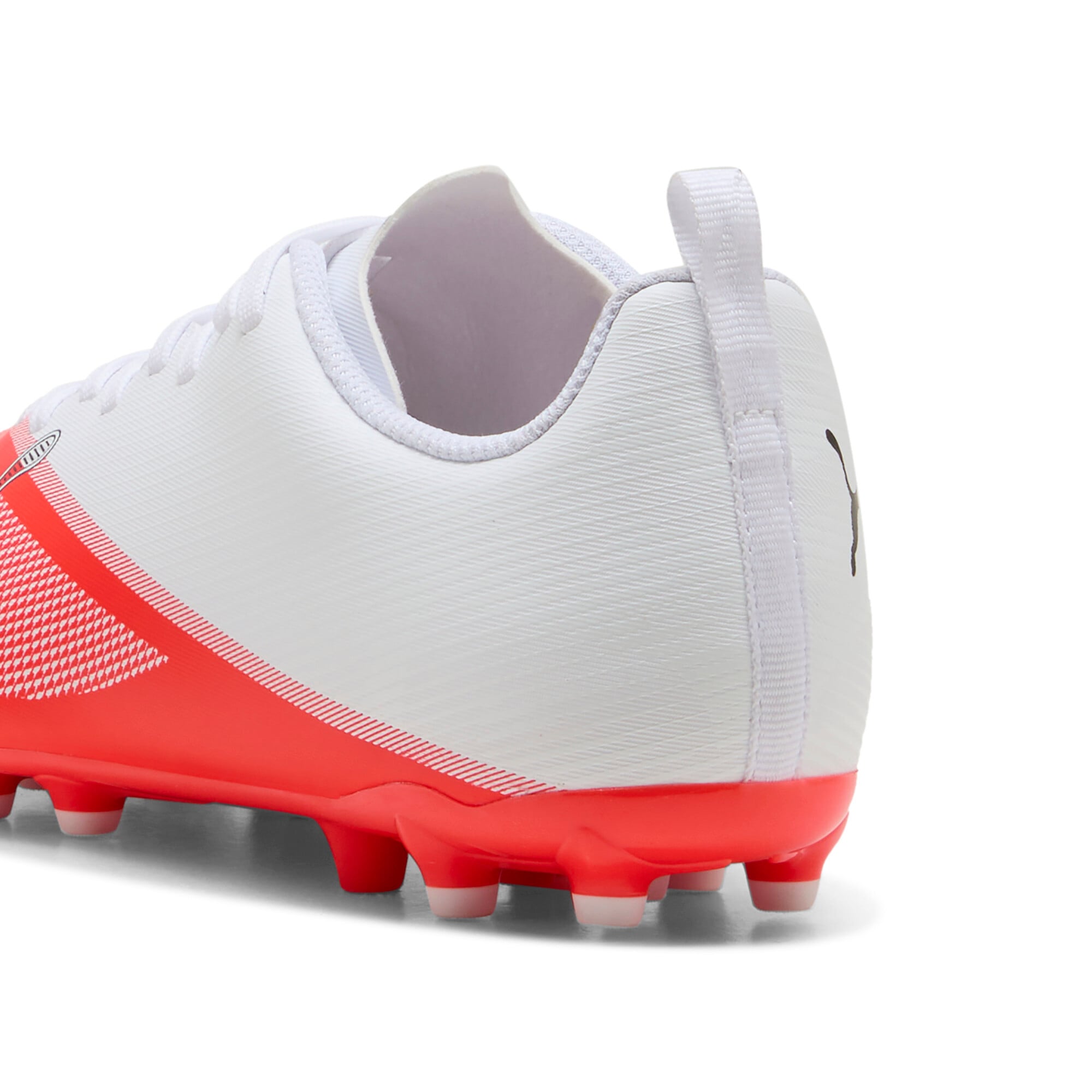 PUMA Chaussure de football »ULTRA 7 PLAY MG JR«  pour terrains en gazon synthétique, pour jeunes