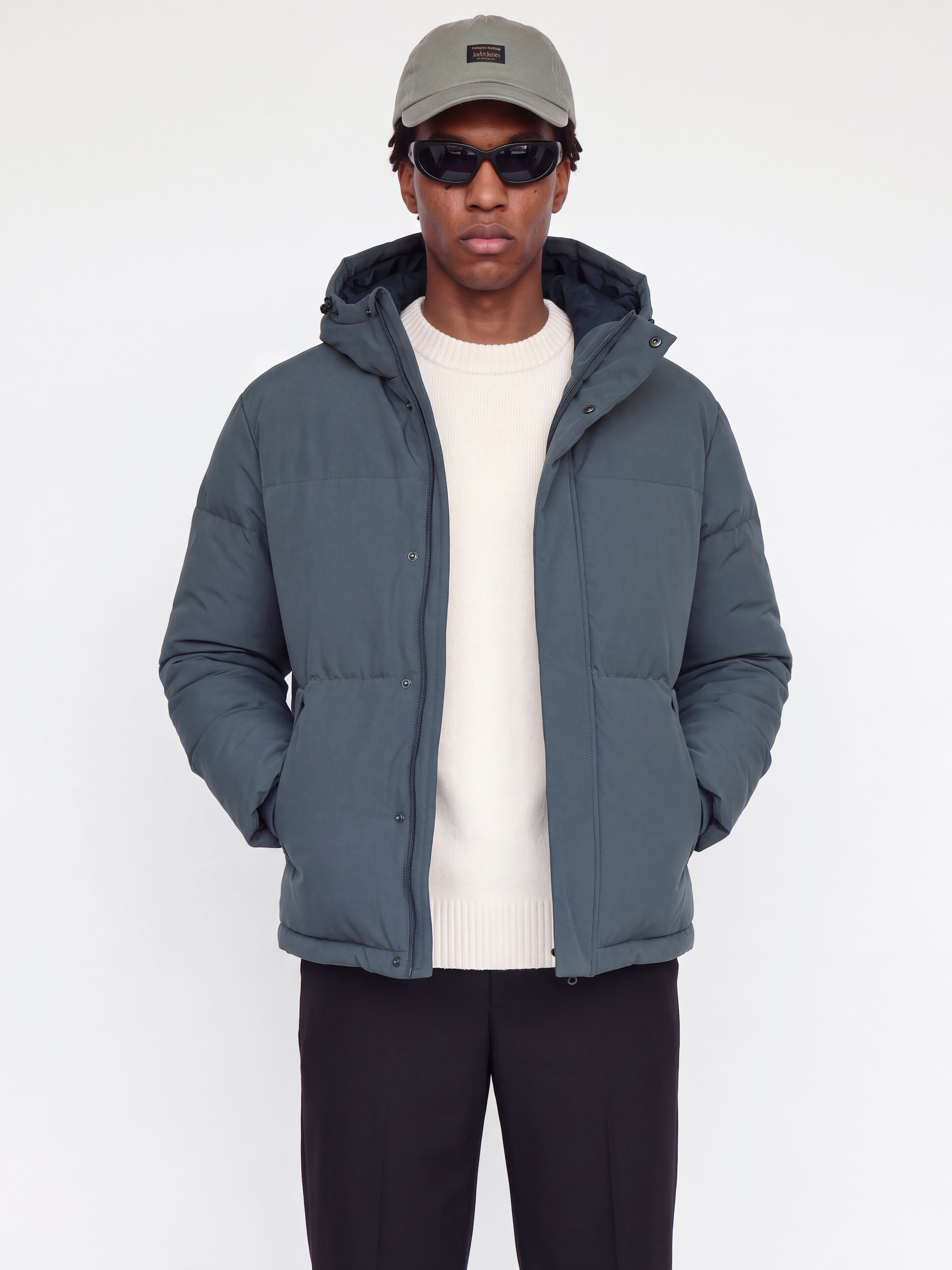 Jack & Jones Veste matelassée »JJESOHO PUFFER HOOD AW26 SN« avec capuche fibre synthétique, coupe régulière