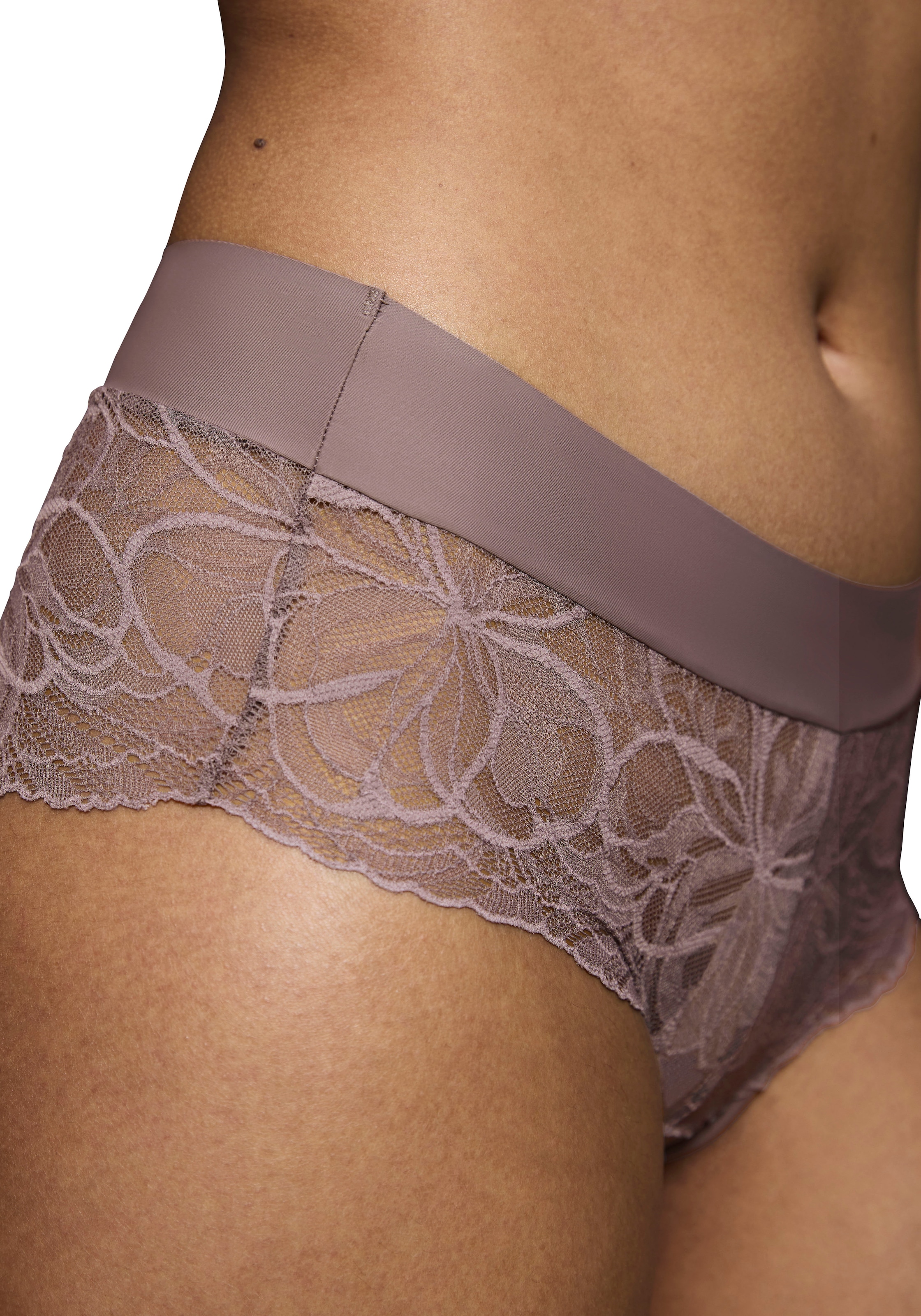 Triumph Panty »Body Make-Up Illusion Lace« florale Stretch-Spitze, glatter Bund, Mikrofaser, nahtlos