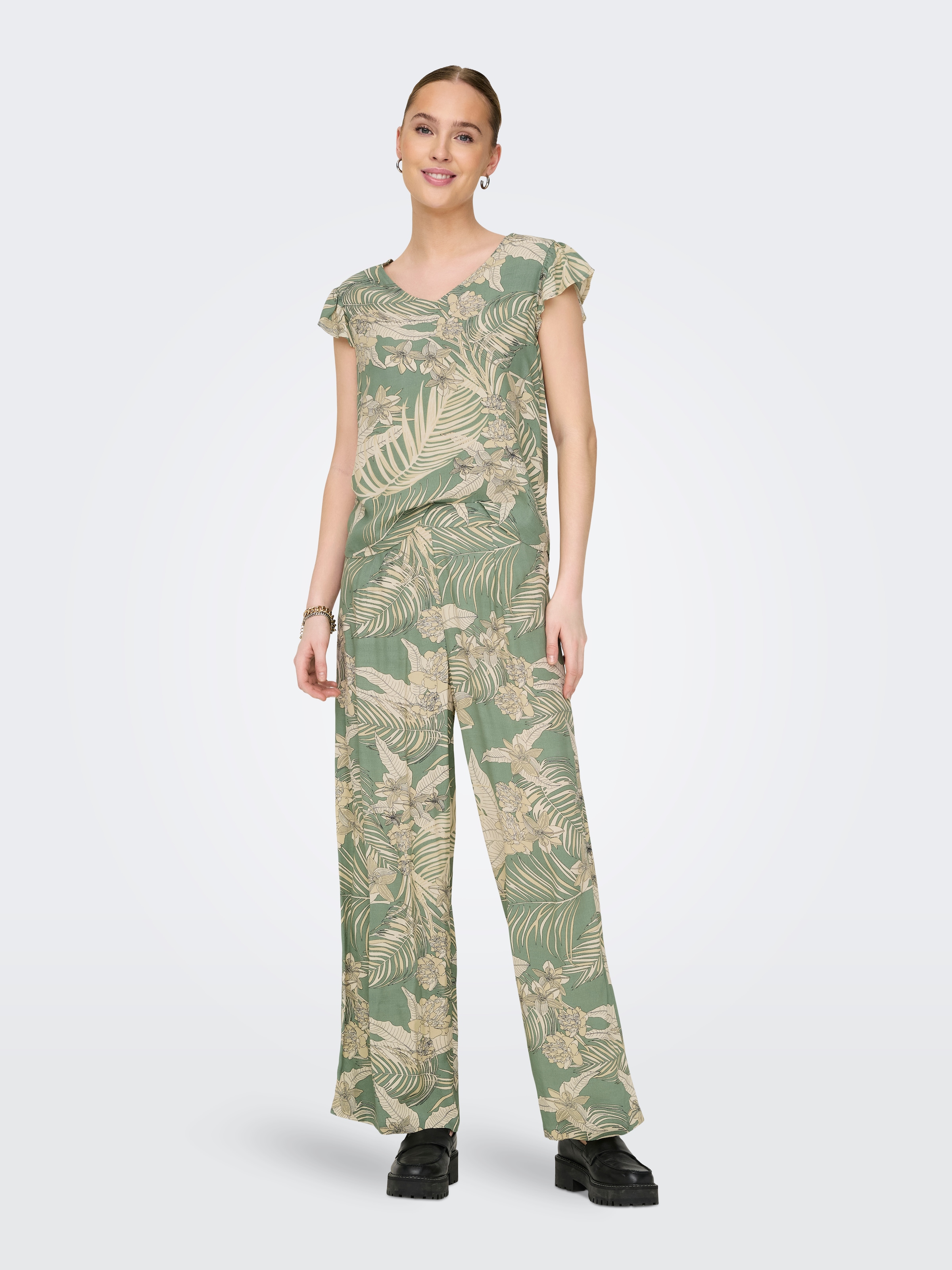 ONLY V-Shirt »ONLPALINA LIFE SS V-NECK TOP PTM«
