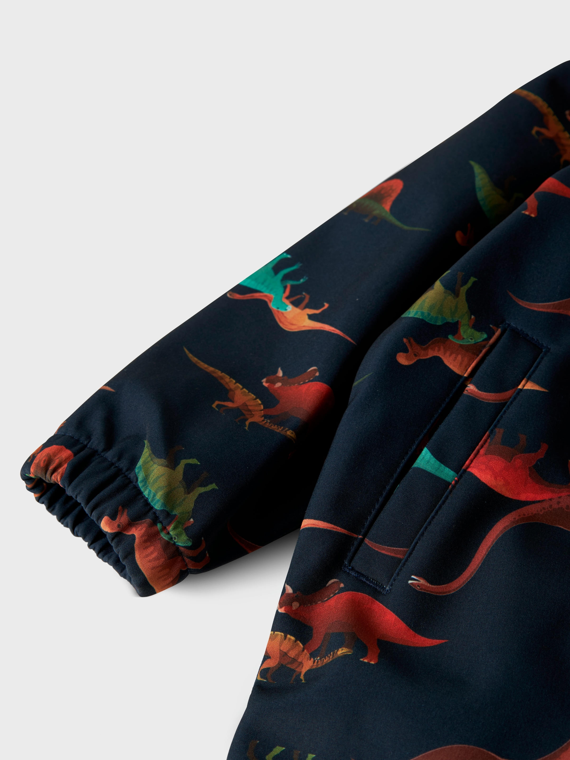 Name It Overall »NMMALFA08 SOFTSHELL SUIT AOP 1FO NOOS«, mit dekorativen und reflektierenden Details
