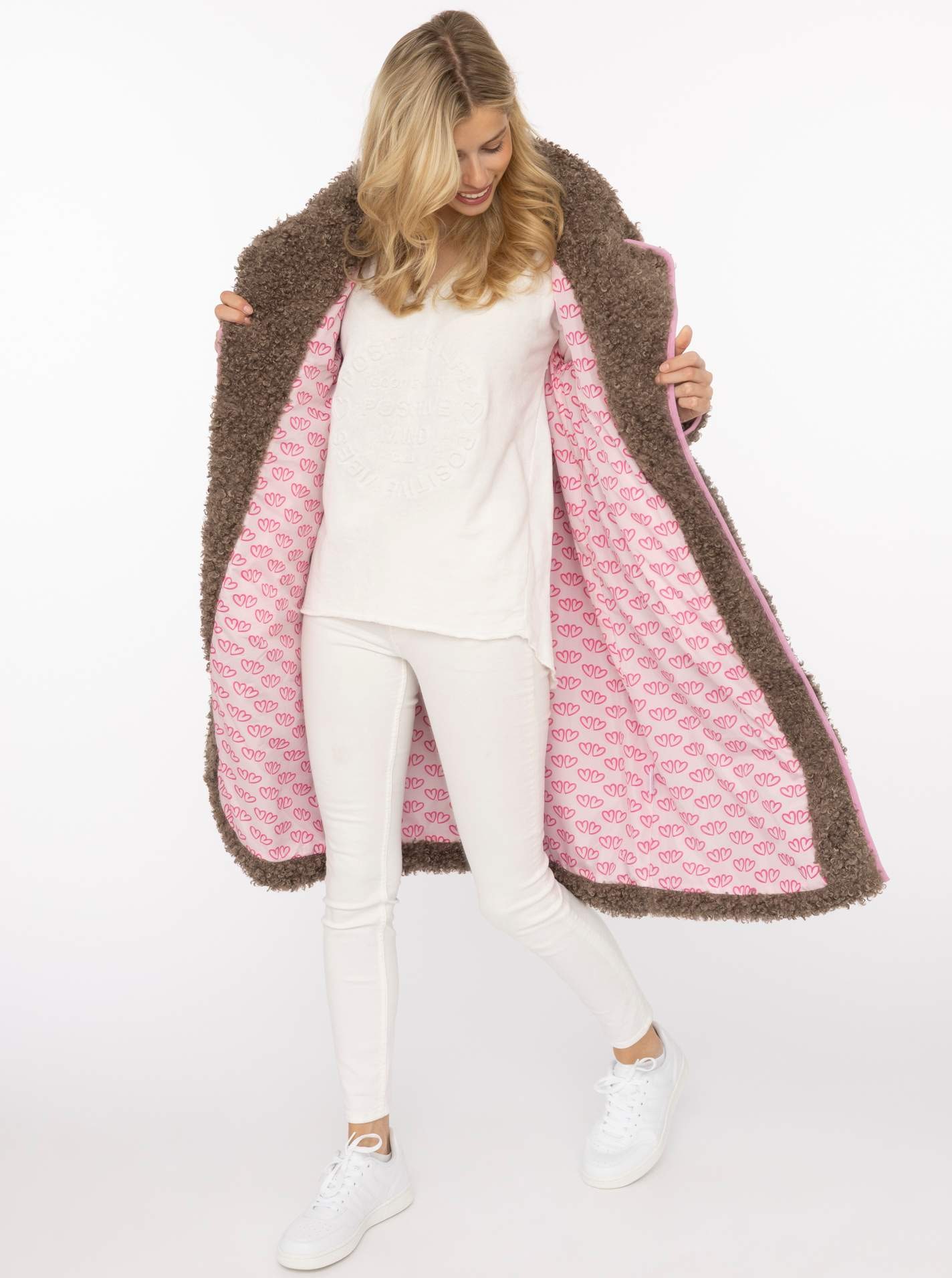 Zwillingsherz Manteau en imitation fourrure »„Happiness & Love“« Pièce tendance douillette, doublure intérieure avec motif cœur, 2 boutons