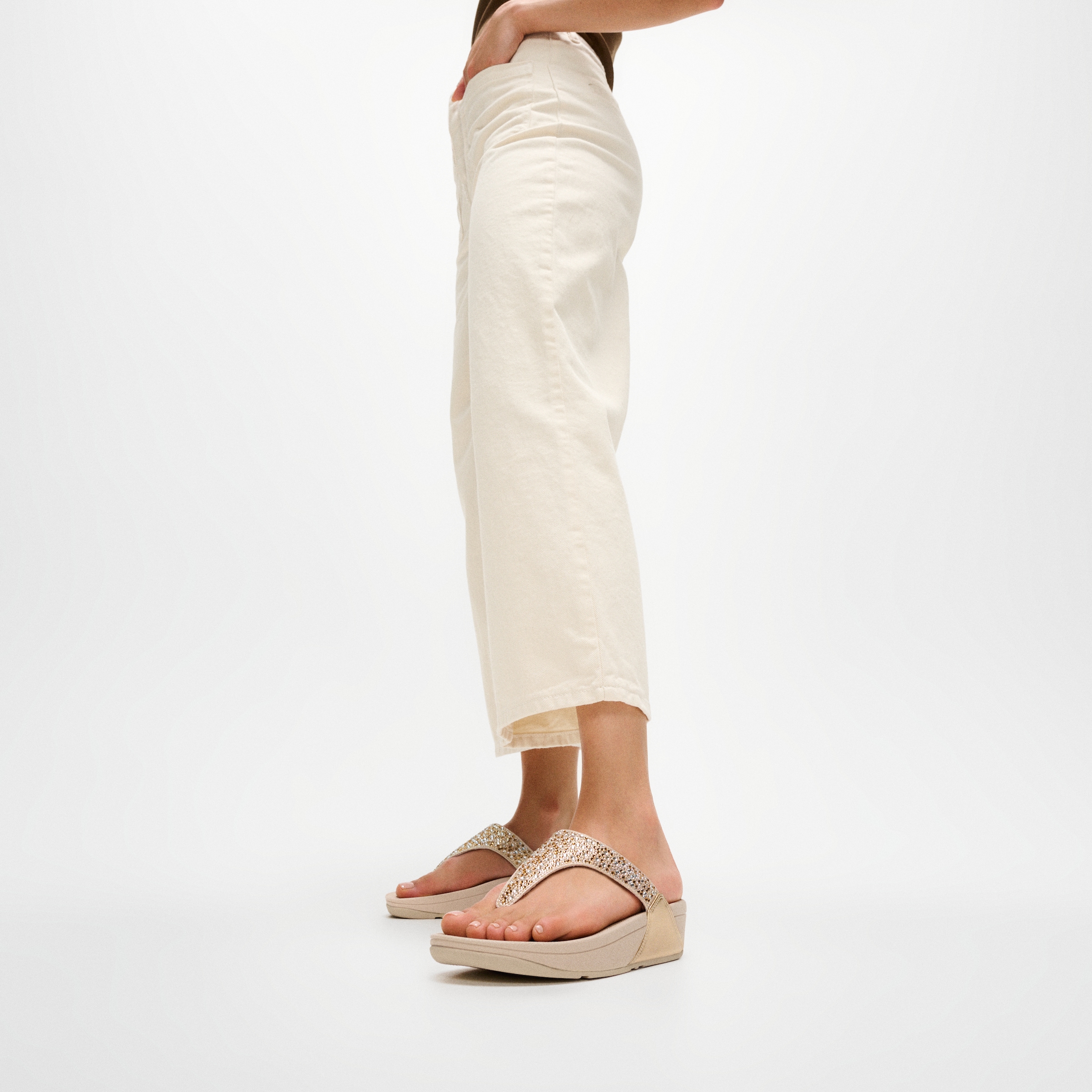Fitflop Séparateur d'orteils »LULU CRYSTAL-MIX METALLIC TOE-POST SANDALS«  Compensé, chaussure plateforme, Dianette avec strass multicolores