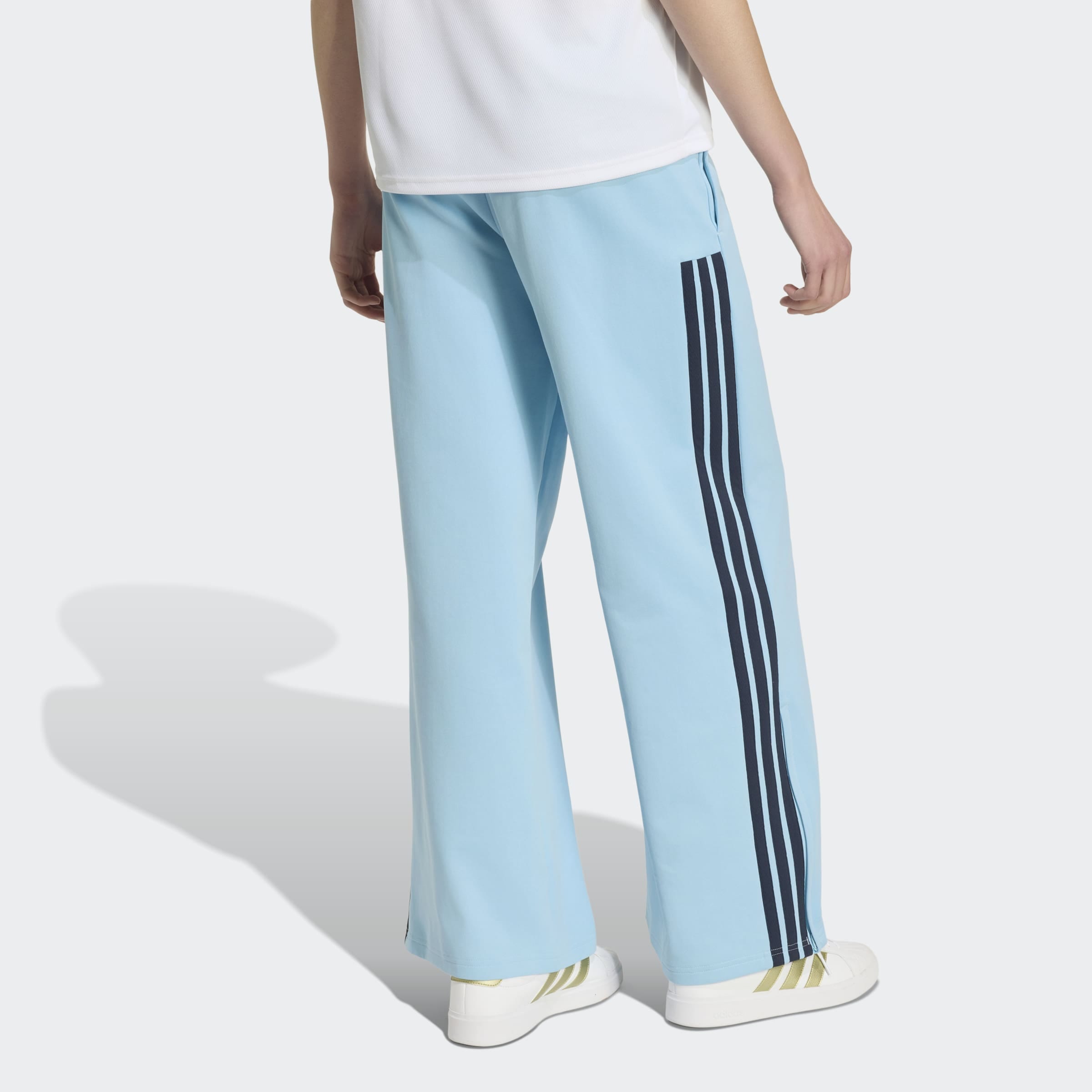 adidas Sportswear Sporthose »HOUSE OF TIRO WIDE LEG«  sportlicher Stil, für Training und Freizeit, mit Kordelverschluss