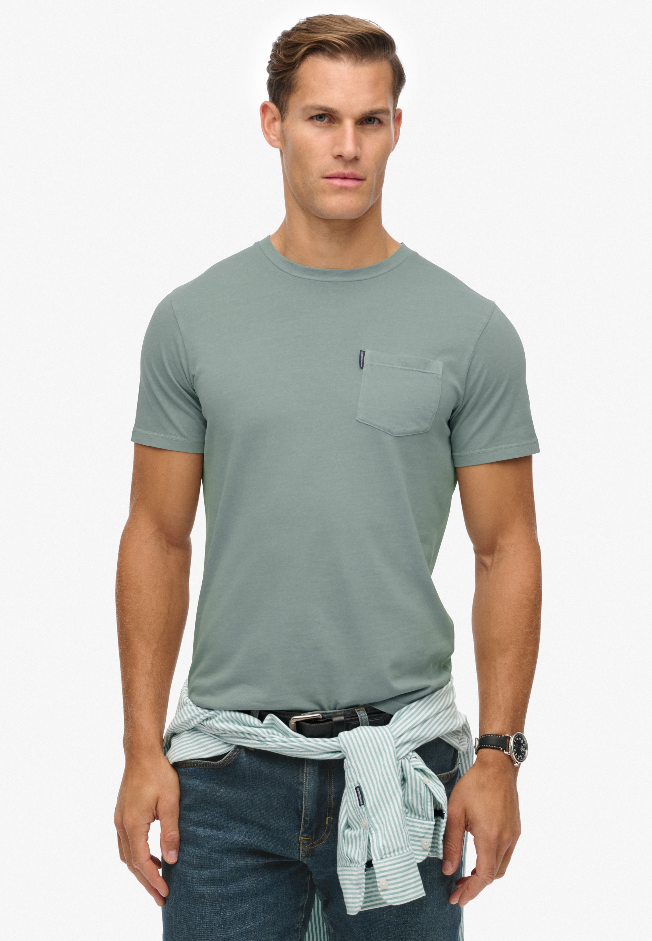 Superdry Rundhalsshirt »CLASSIC ESSENTIAL POCKET TEE« mit stylischer, aufgesetzter Brusttasche