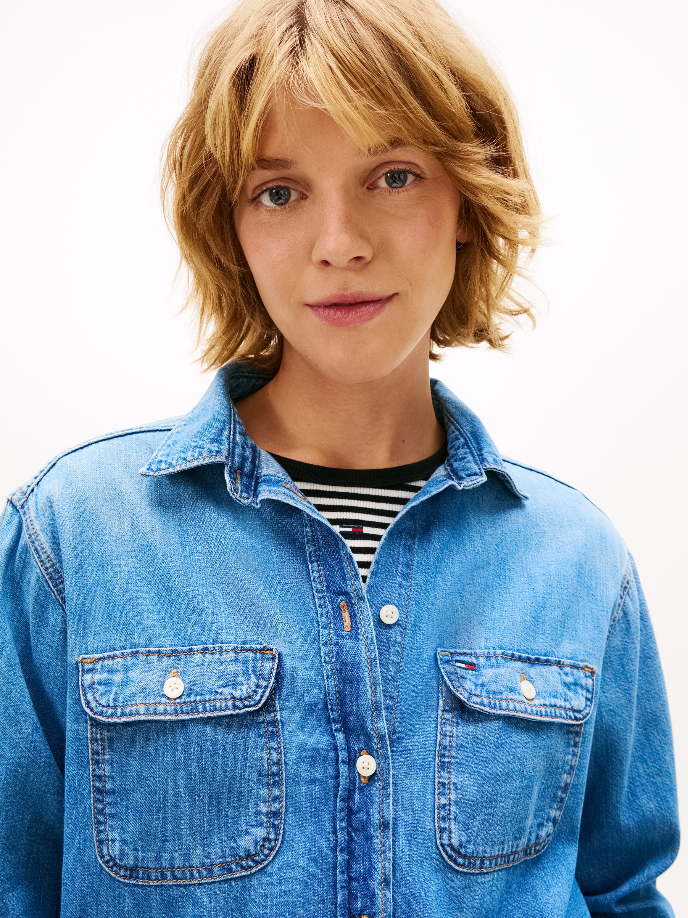 Tommy Jeans Langarmshirt »RELAXED DENIM SHIRT EXT BJ8037« mit dem klassischen Hemdschnitt