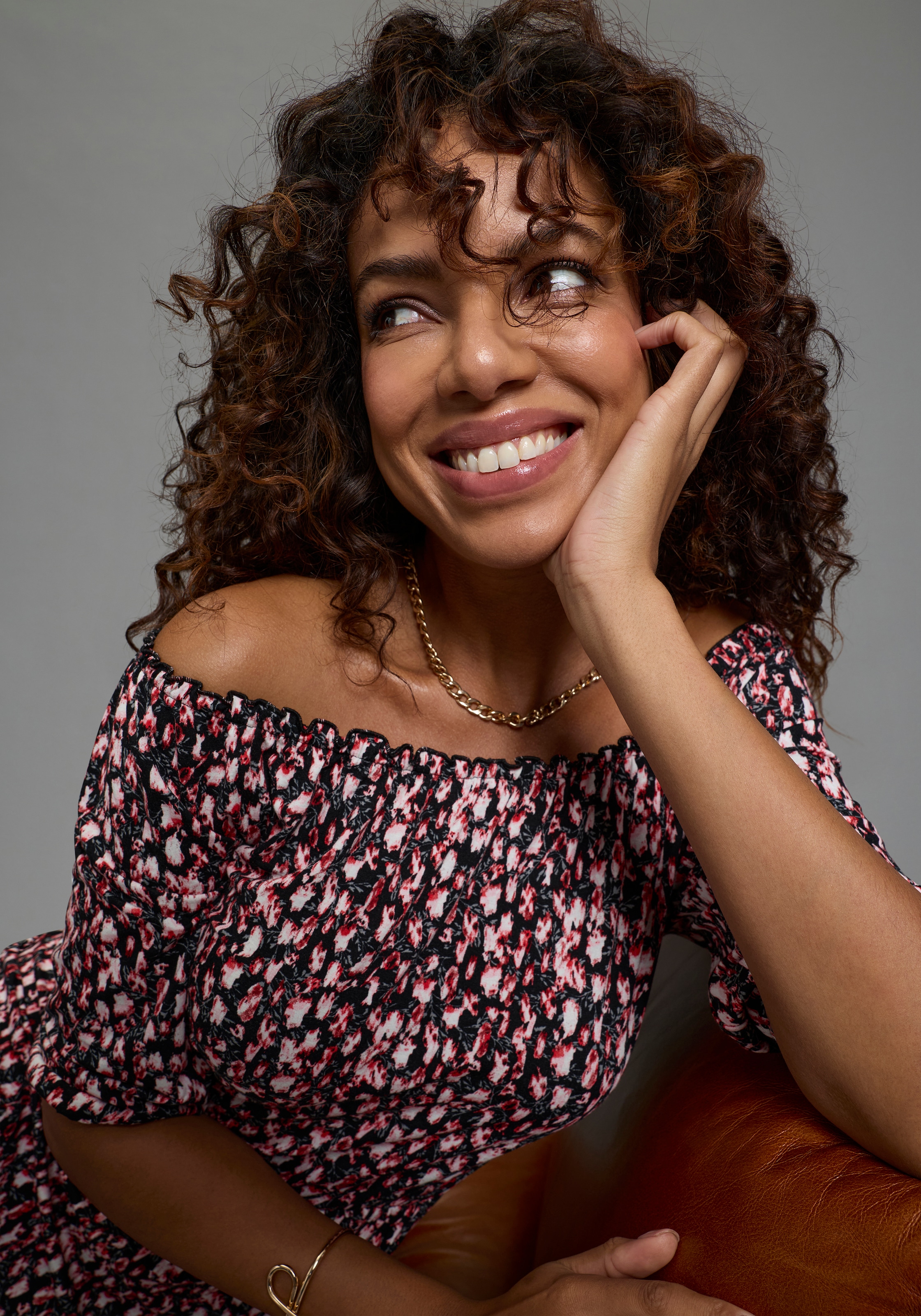 Bruno Banani Maxikleid aus Viskose und Elasthan, mit geblümter Optik