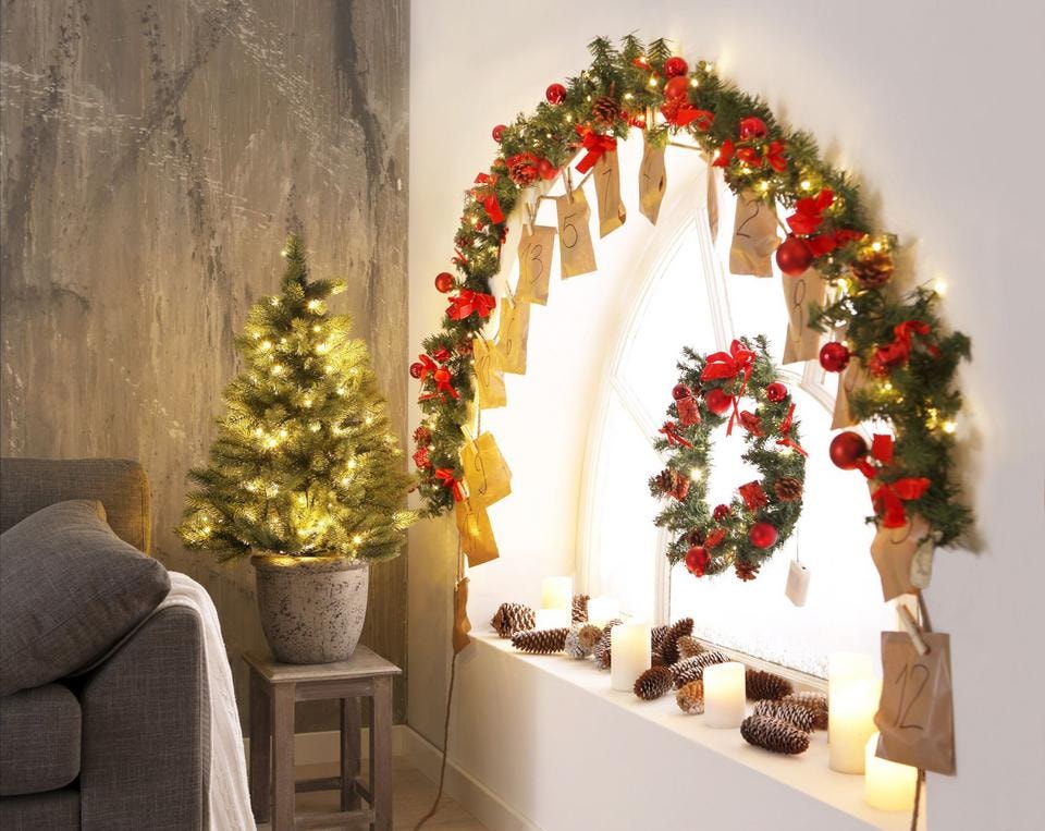 Creativ deco Arbre de Noël artificiel »Weihnachtsdeko, künstlicher Christbaum, Tannenbaum« avec pot en plastique noir et guirlande LED, alimenté par piles