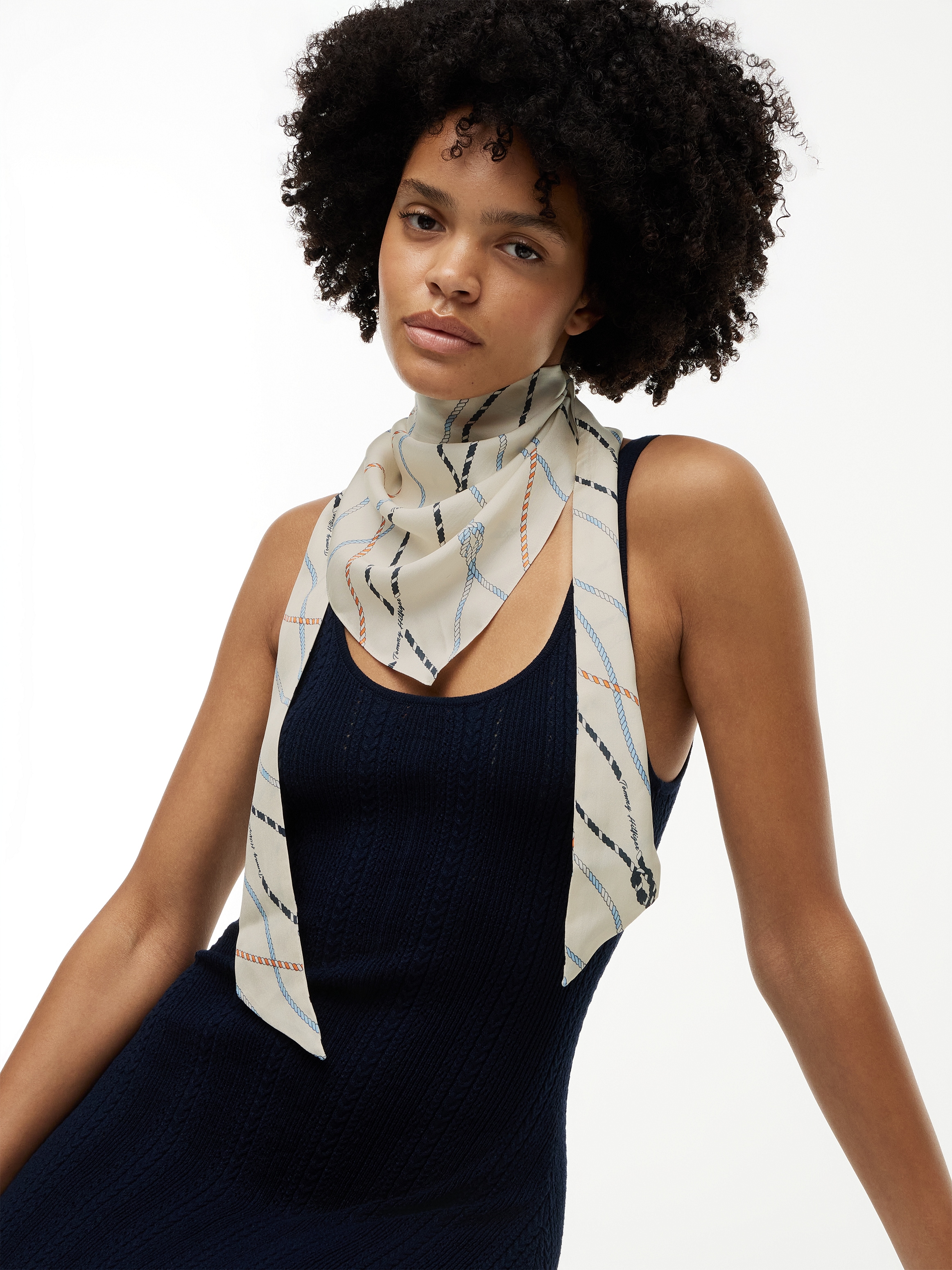 Tommy Hilfiger Modeschal »TH NAUTICAL SILK TRIANGLE« aus reiner Seide mit Seil-Print