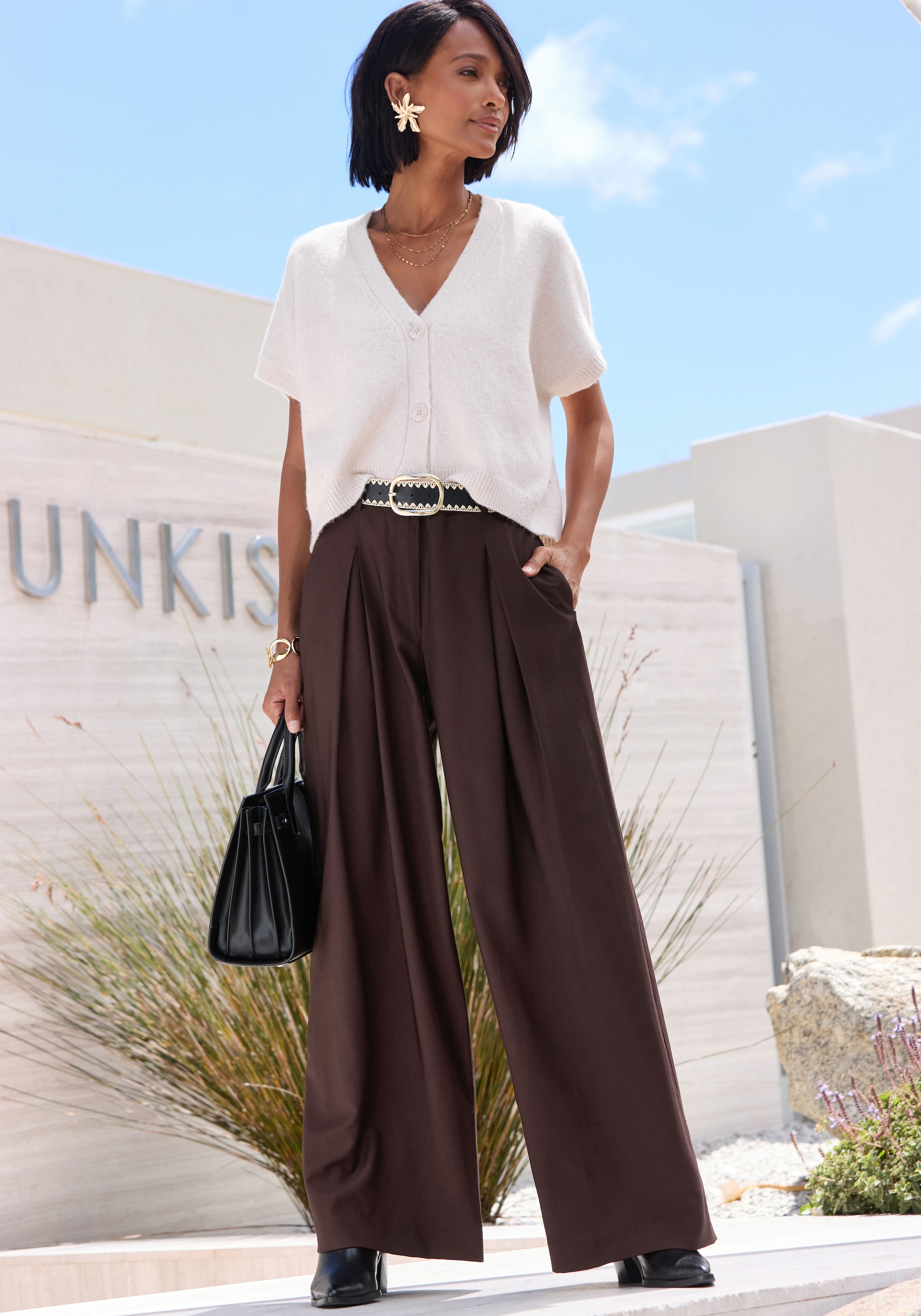 French Connection Bundfaltenhose »mit luftig-weitem Bein«  aus leichter Webware mit Viskose, Sommerhose, Casual-chic