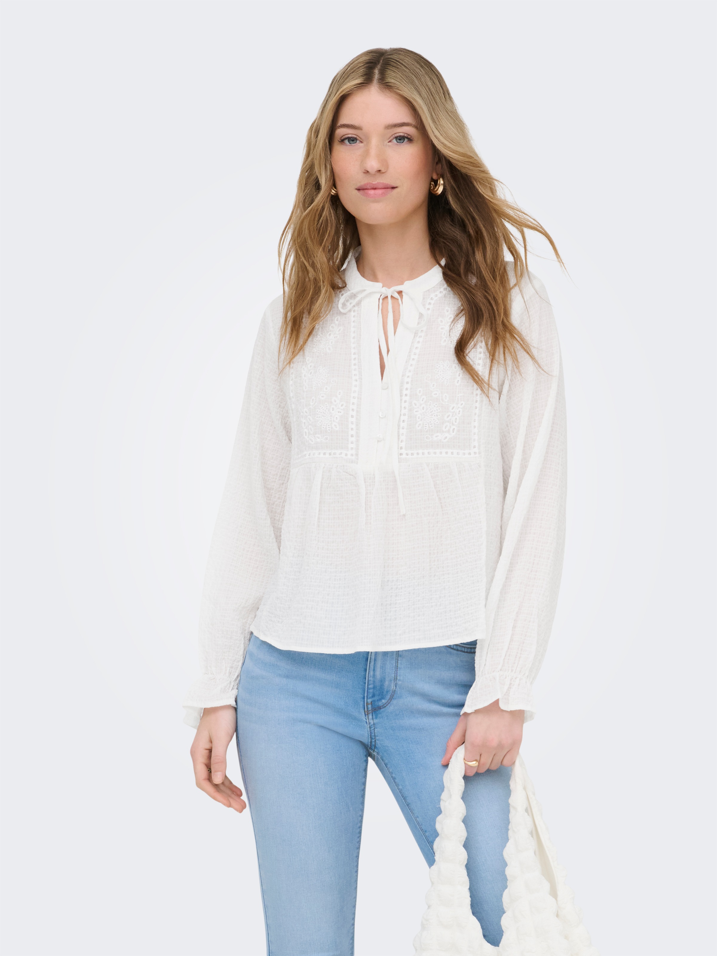 ONLY Blouse à manches longues »ONLVICKY LIFE L/S EMB TOP WVN NOOS«