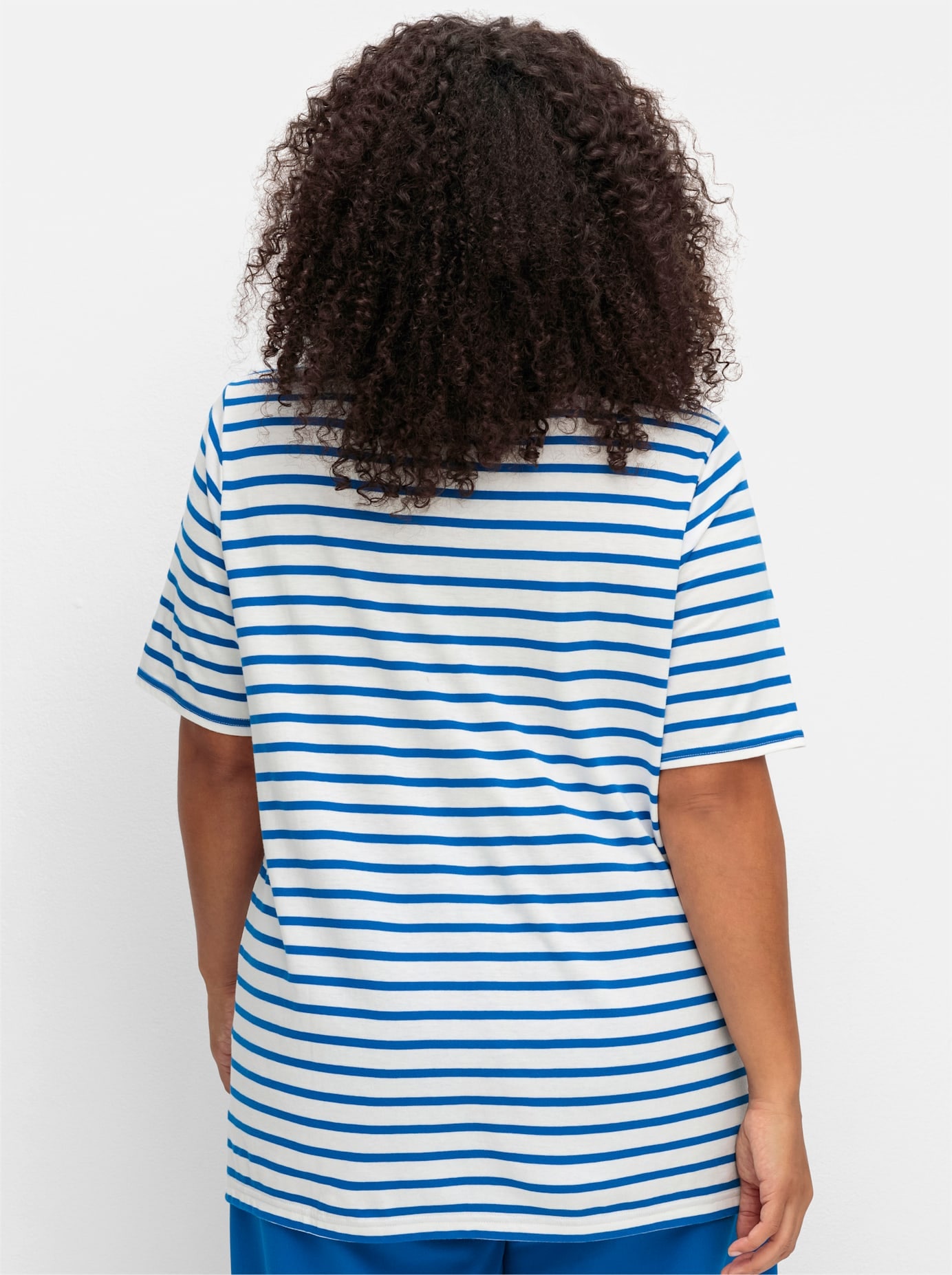 Sheego Shirt à col rond »Rundhalsshirt« 1 cuis