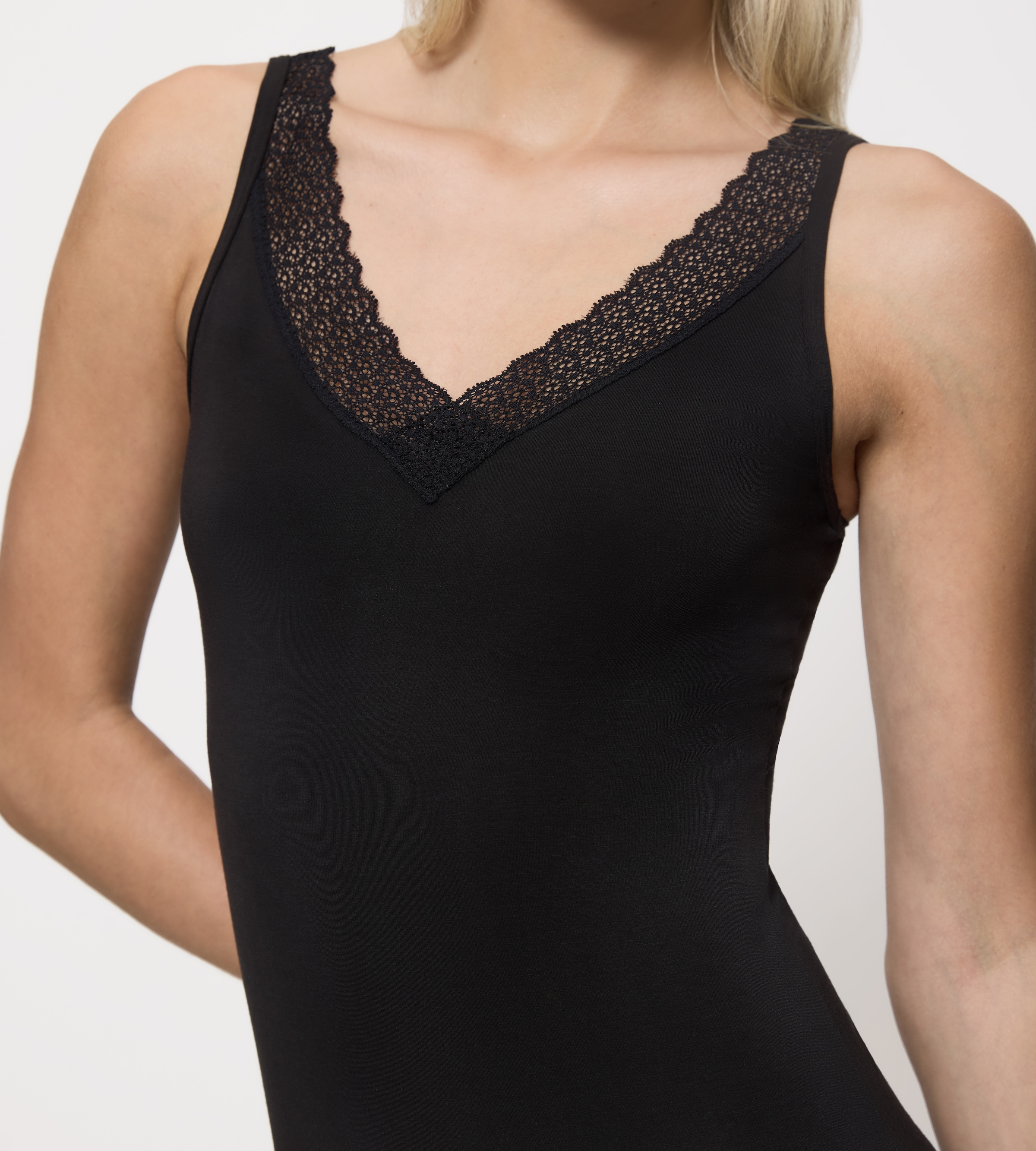 Triumph Tanktop »Feel of Modal« 2er Pack,  körpernah, weich, aus Modal-Elasthan, V-Ausschnitt