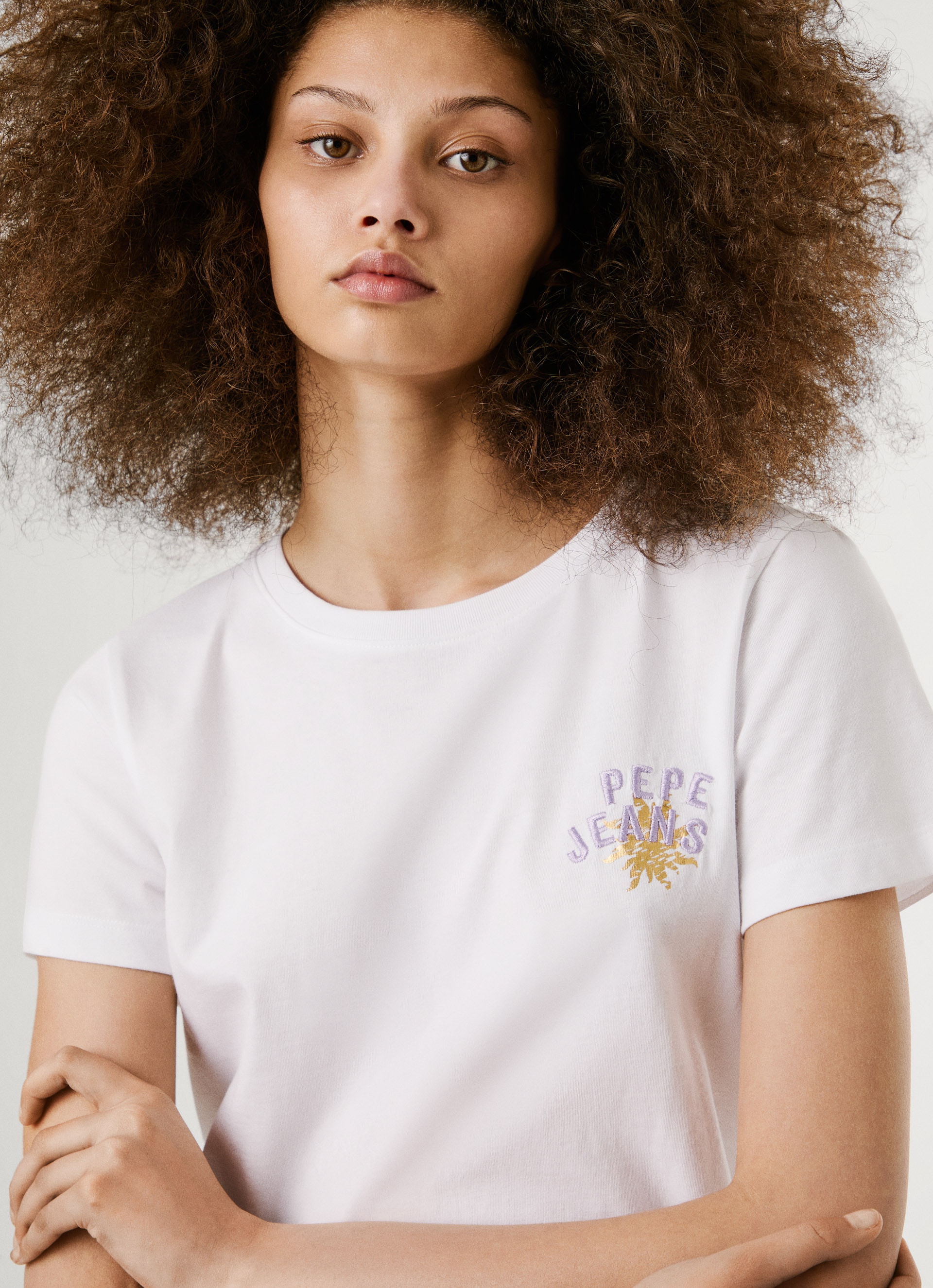 Pepe Jeans T-shirt »AMANDA« mit Stick- und Druckelementen