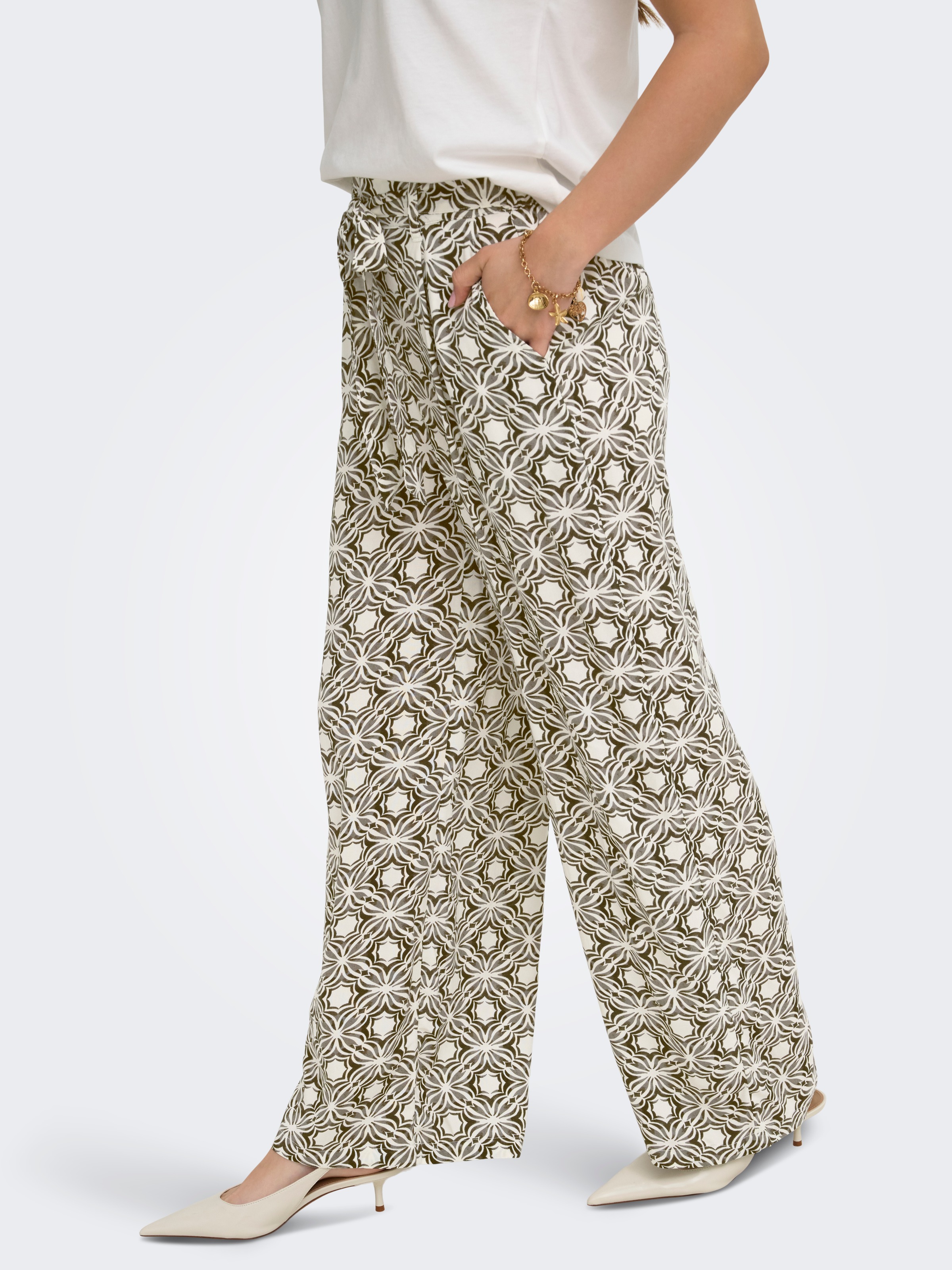 ONLY Pantalon à enfiler »ONLSILVA LOOSE PANTS WVN NOOS«  viscose, coupe regular
