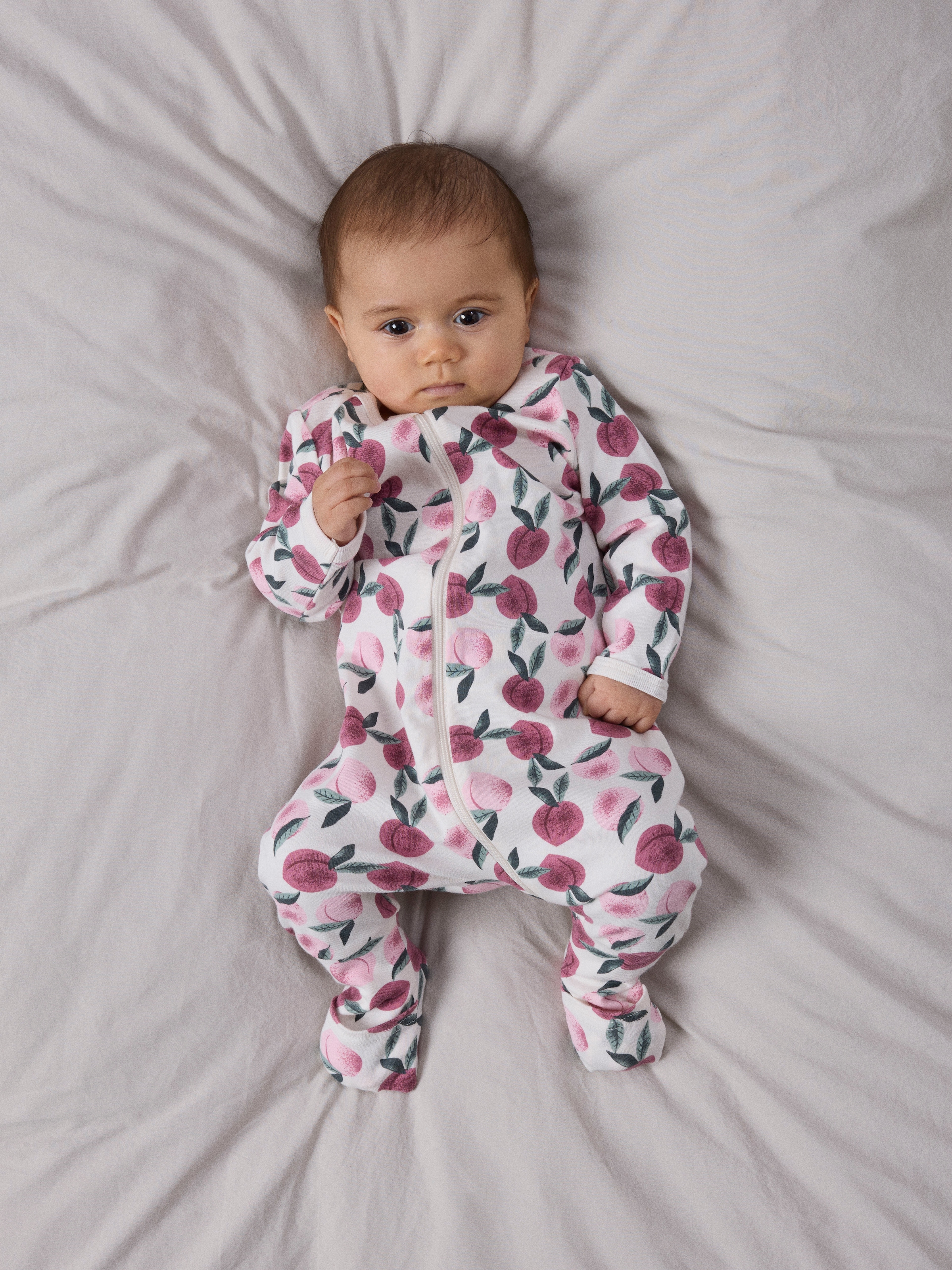 Name It Schlafanzug »NBFNIGHTSUIT ZIP FF PEACHES NOOS« aus Jersey, lockere Passform, mit Reissverschluss, für Mädchen