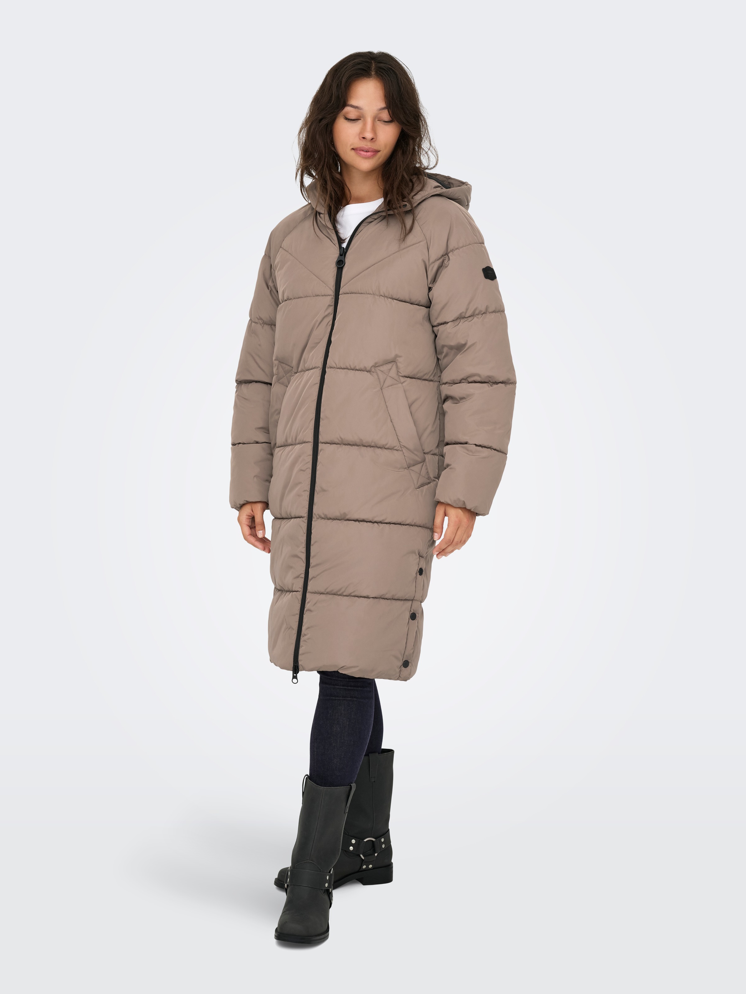 ONLY Steppmantel »ONLAMAND – Langer Puffercoat mit 2-Wege-Reissverschluss« lässig geschnitten, modisch, Steppware, Materialmix, hochschliessend