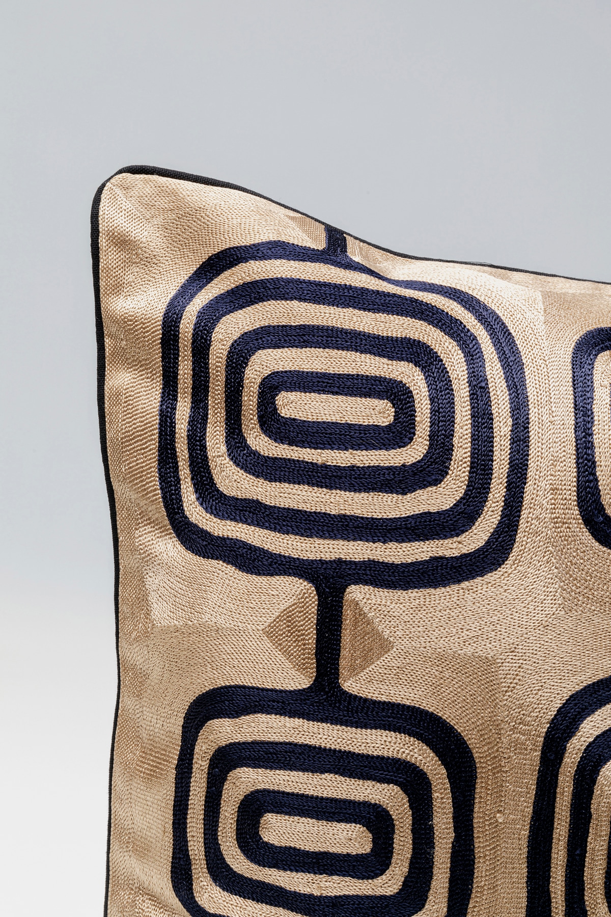 Kare Design Coussin décoratif »Catena Square, Kissenhülle mit Füllung, 50x50 cm« stützt Kopf und Nacken angenehm und sorgt für erholsamen Schlaf