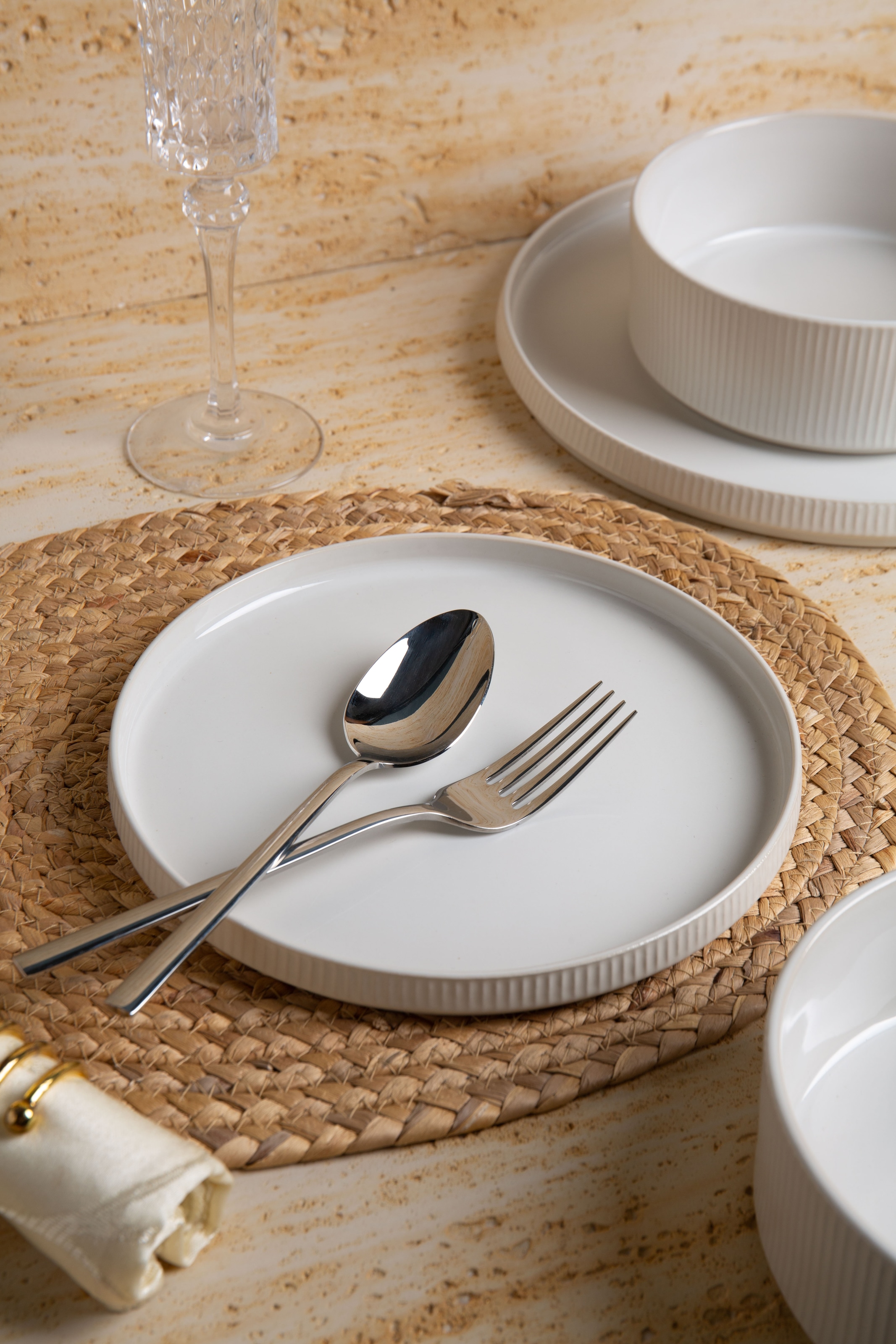 GOODproduct Set de vaisselle »Ylvii, aussen matt, innen reaktiv glasiert« spülmaschinenfest und mikrowellengeeignet