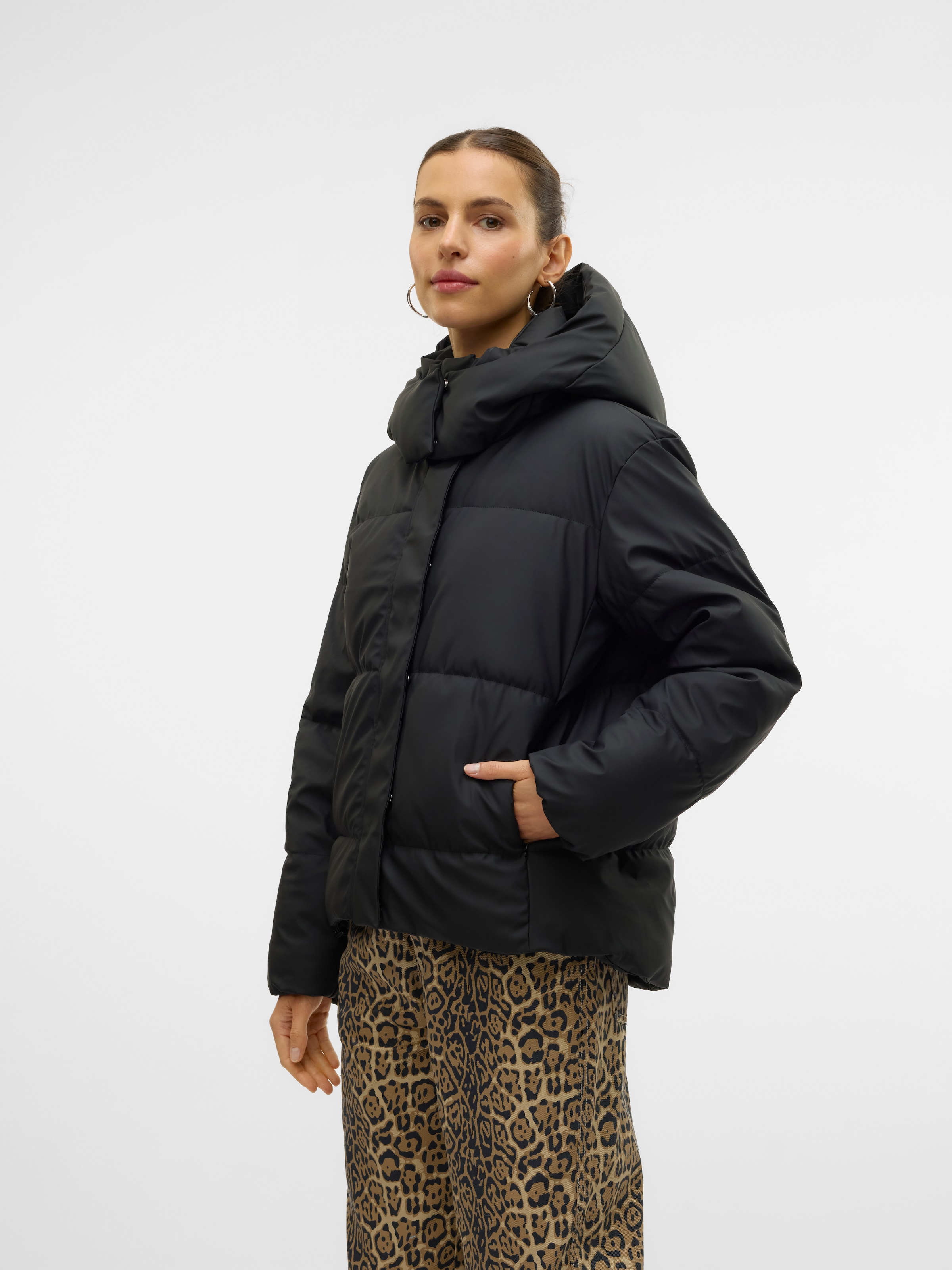 Vero Moda Veste matelassée »VMGRETAKYLIE SHORT COATED JACKET NOOS« avec capuche similicuir