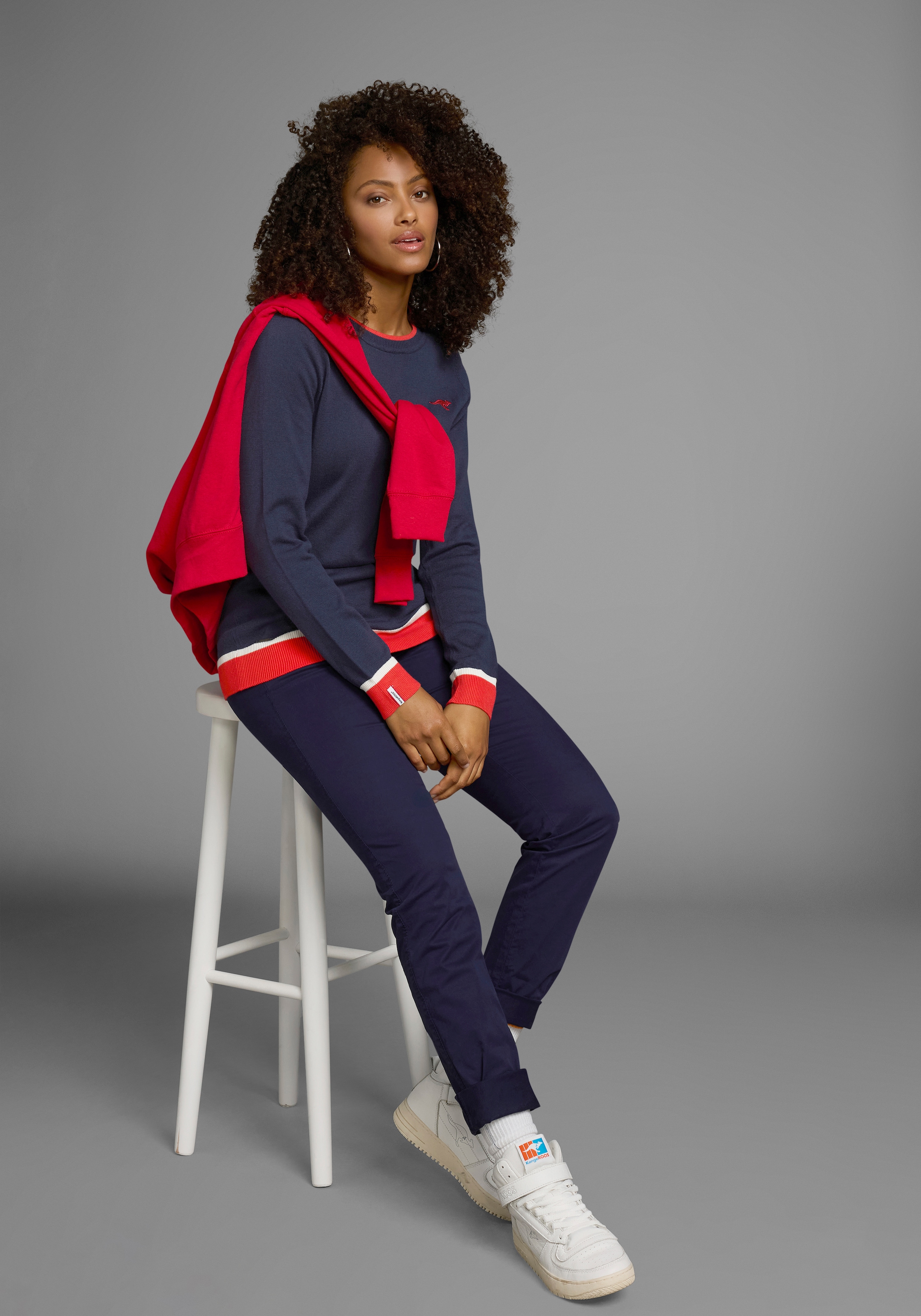 KangaROOS Pull à col rond mit kontrastfarbenem Saum