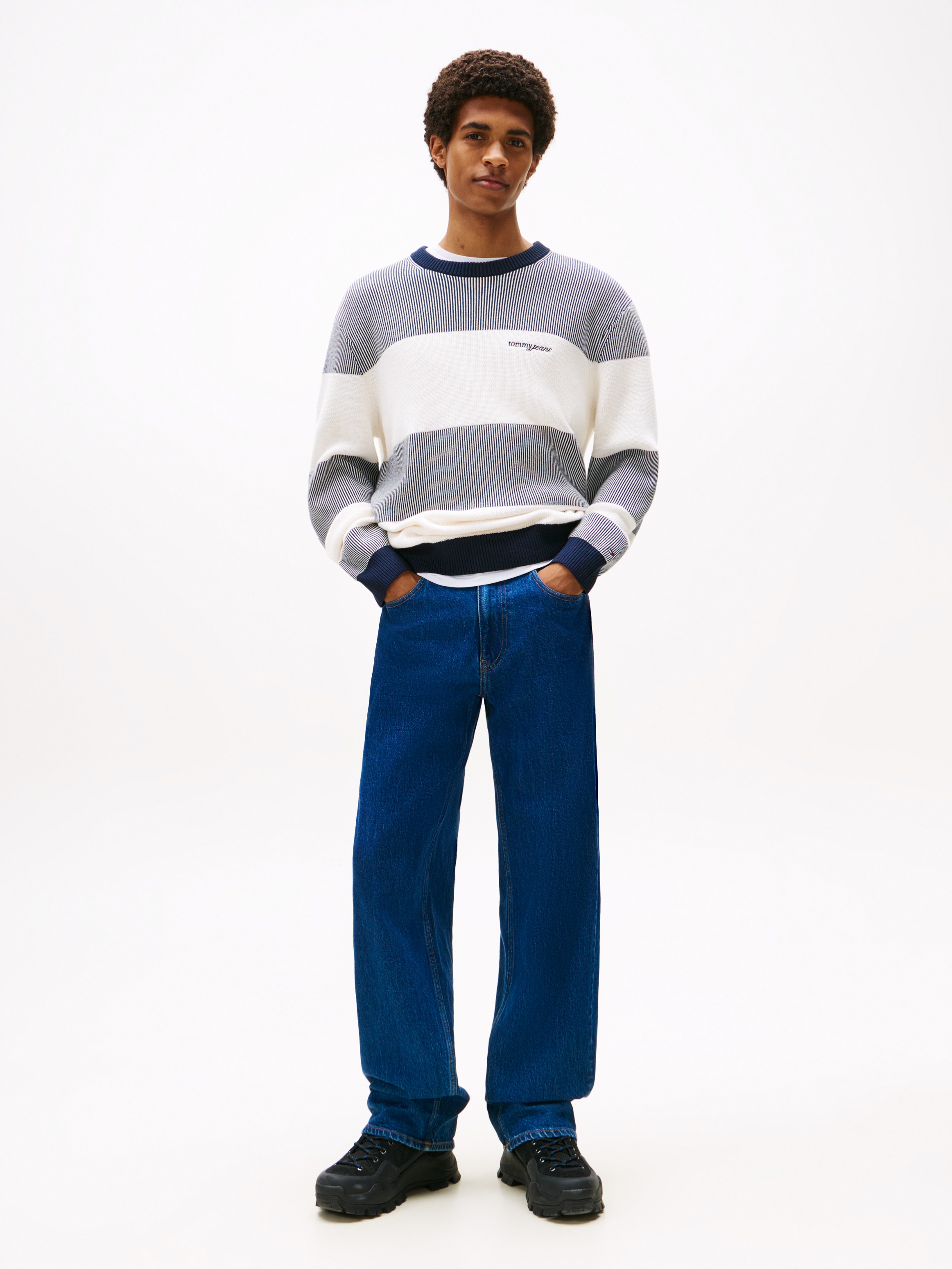 Tommy Jeans Sweatshirt »SCRIPT SWEAT«, Regular fit mit Rundhalsausschnitt
