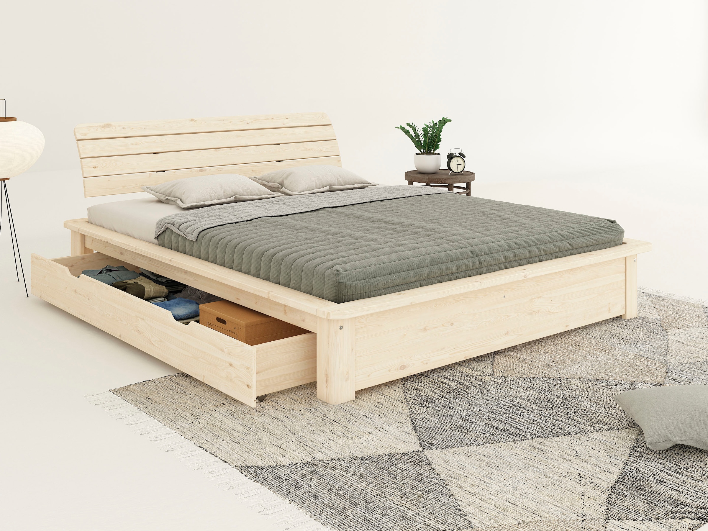 GOODproduct Massivholzbett »Antri, Futonbett, ergonomisch geformtes Kopfteil, stilvolles Design« Rahmen zur Ablage von Smartphone, mit Lattenrost, Bettkasten optional