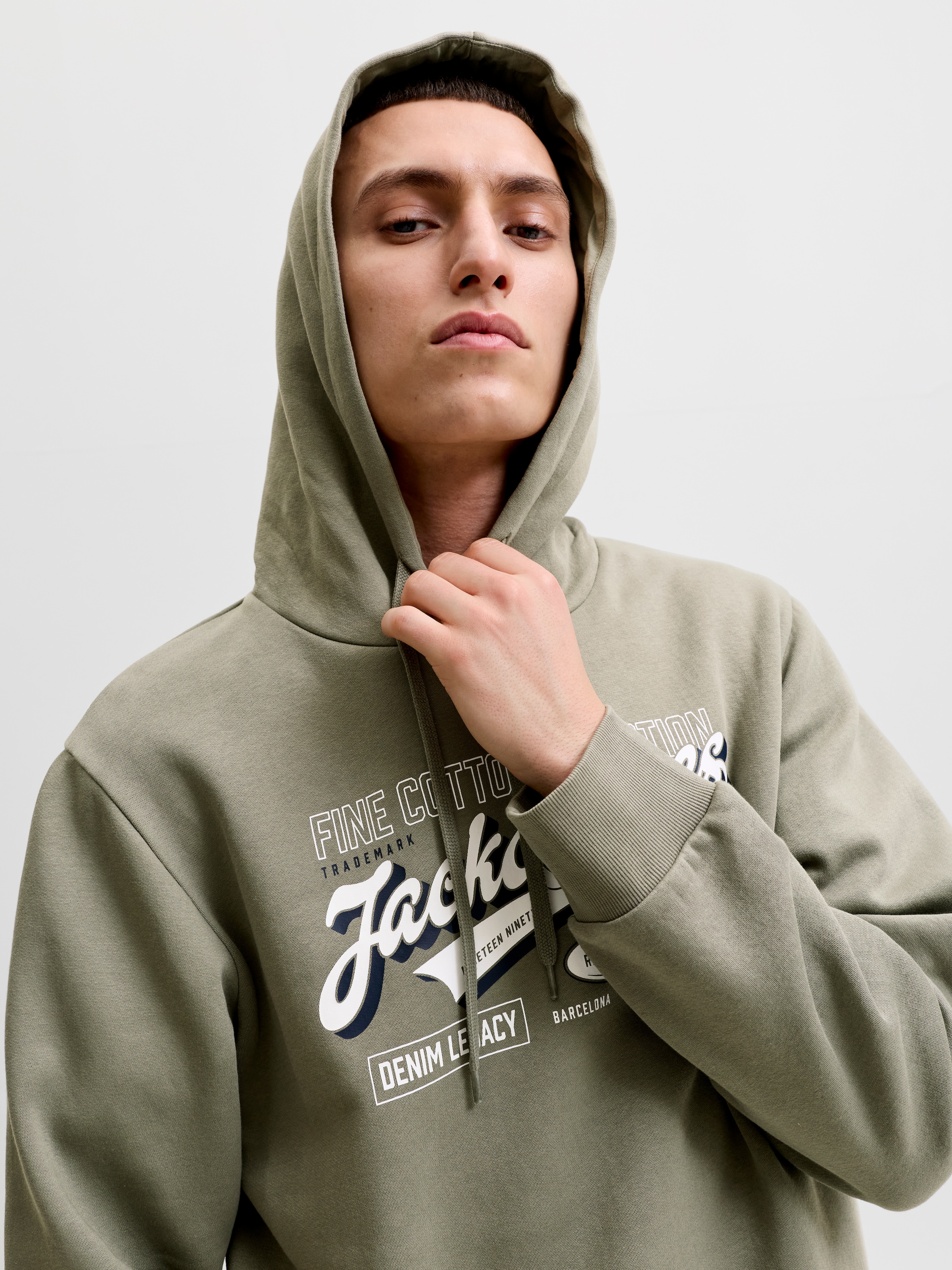 Jack & Jones Sweat à capuche »JJELOGO SWEAT HOOD 2 COL AW26 SN«, mélange coton, coupe régulière
