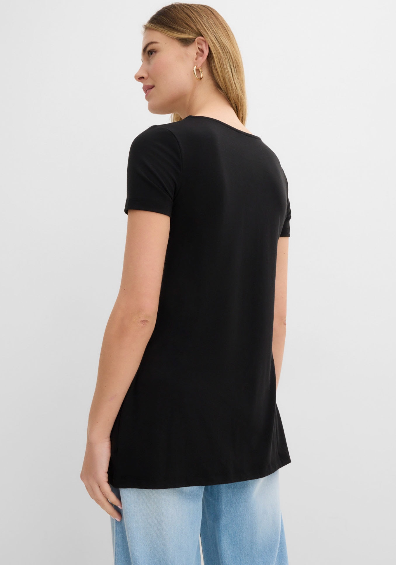 bonprix T-shirt long coupe ajustée, manches courtes, avec poches latérales