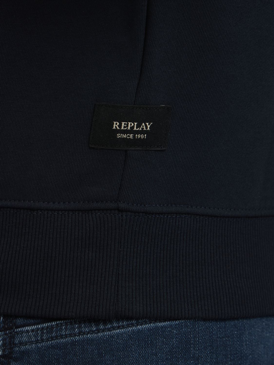 Replay , mit grossem Markenprint vorn
