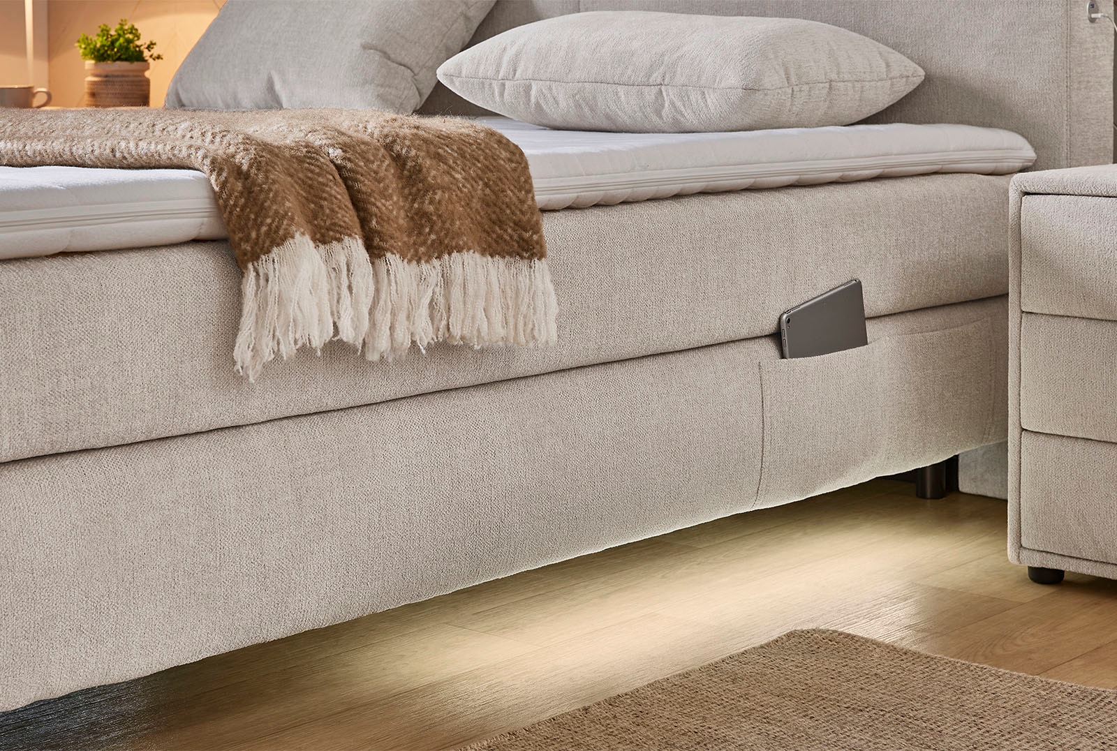 Jockenhöfer Gruppe Boxspringbett »KIRA, mit Taschenfederkernmatratze H3-H4 und Kaltschaum-Topper« inkl. LED-Beleuchtung & USB-Ladeports, Chenille Stoff, 160/180x200cm
