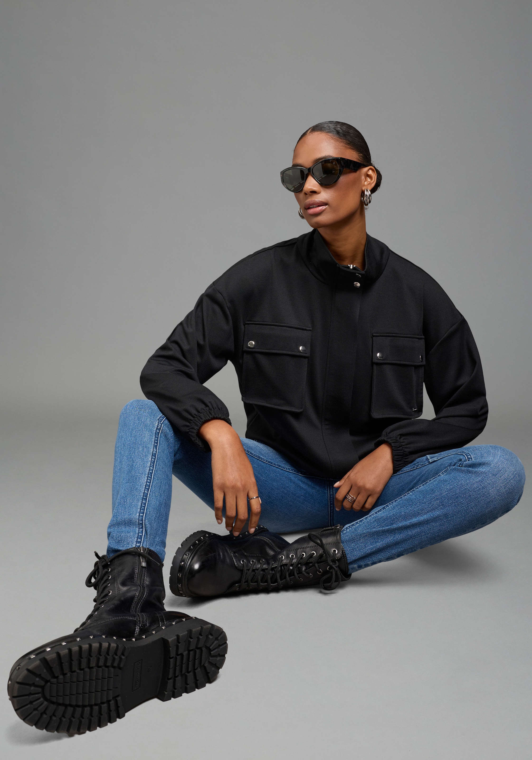 Bruno Banani Veste sweat »in modischer Blouson-Form« et boutons élégants, coupe mi-longue, avec col montant