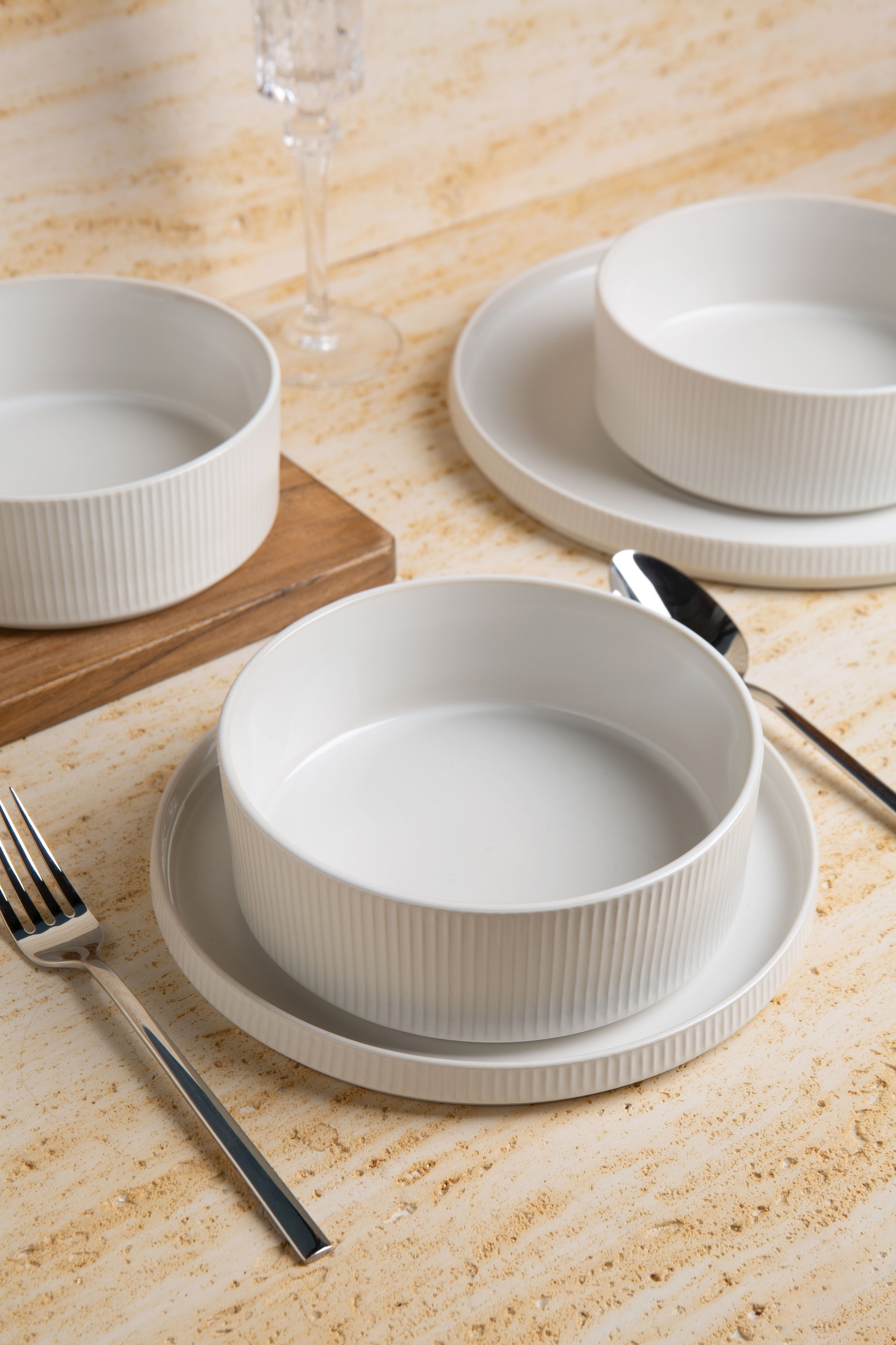 GOODproduct Set de vaisselle »Ylvii, aussen matt, innen reaktiv glasiert« spülmaschinenfest und mikrowellengeeignet