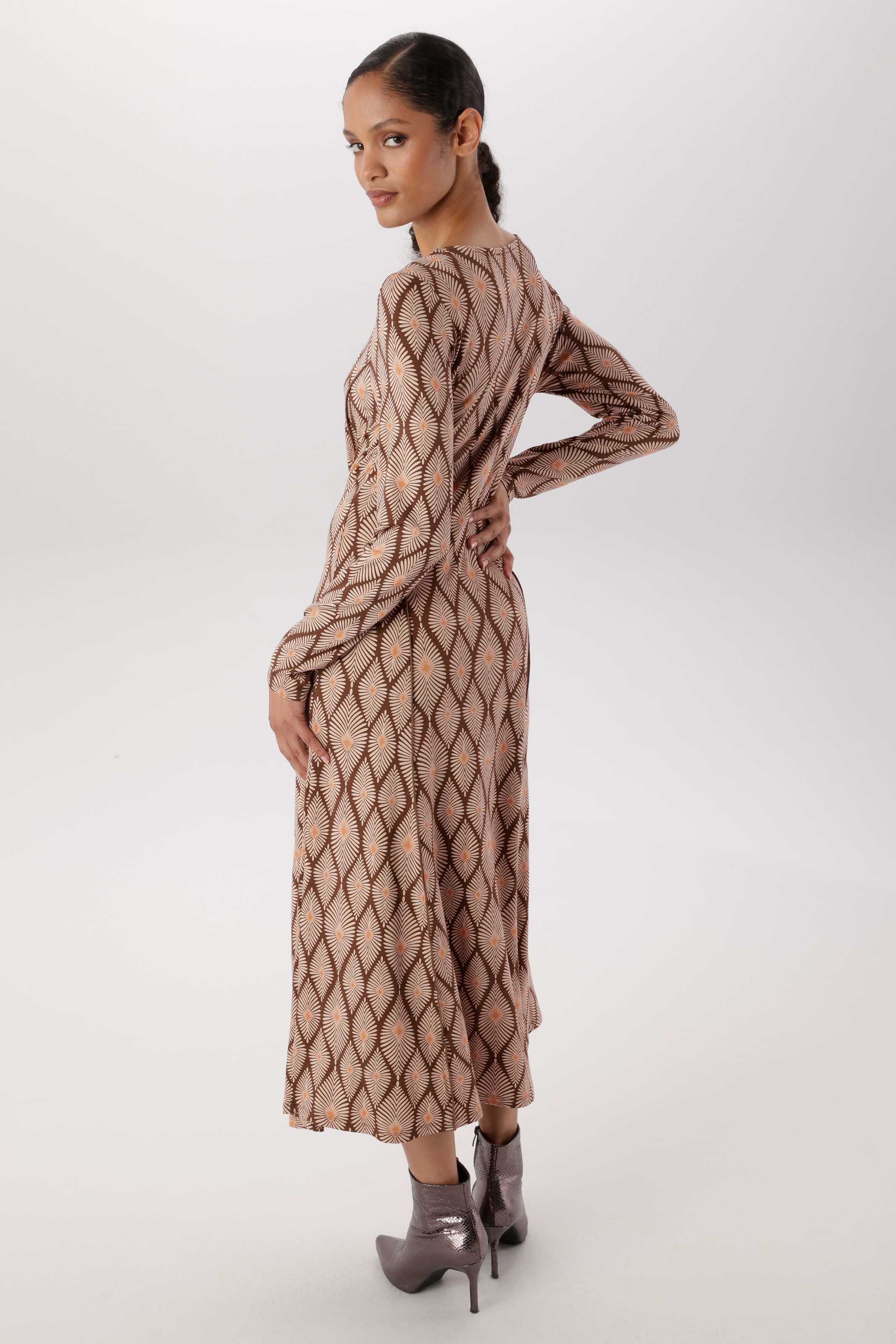 Aniston SELECTED Robe en jersey avec motif rétro tendance et fantaisiste - NOUVELLE COLLECTION