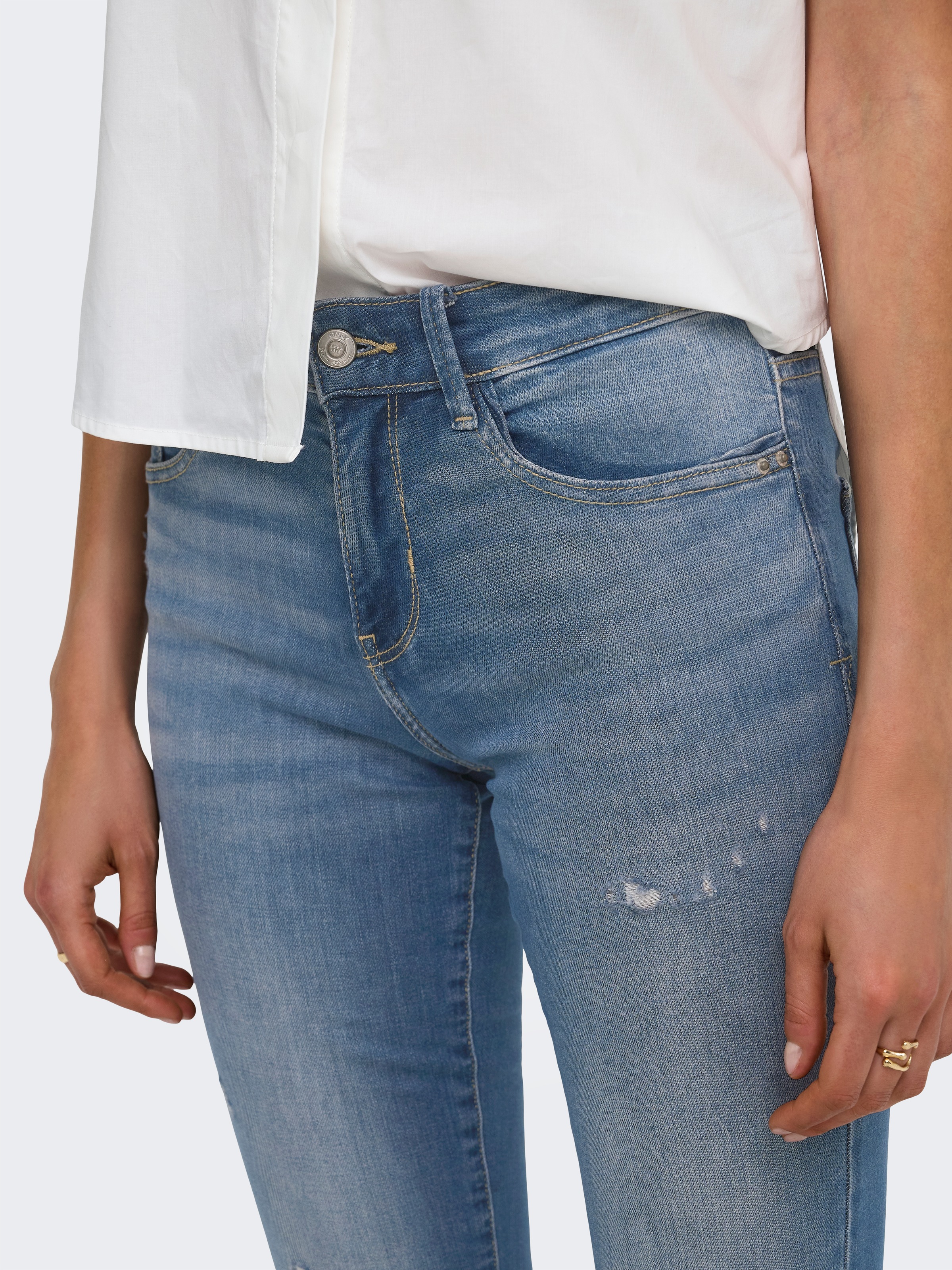 ONLY Jeans skinny »ONLBLUSH MW SK DET DES BACK EMB DNM« mélange de coton, détails destroyed, broderie sur la poche arrière
