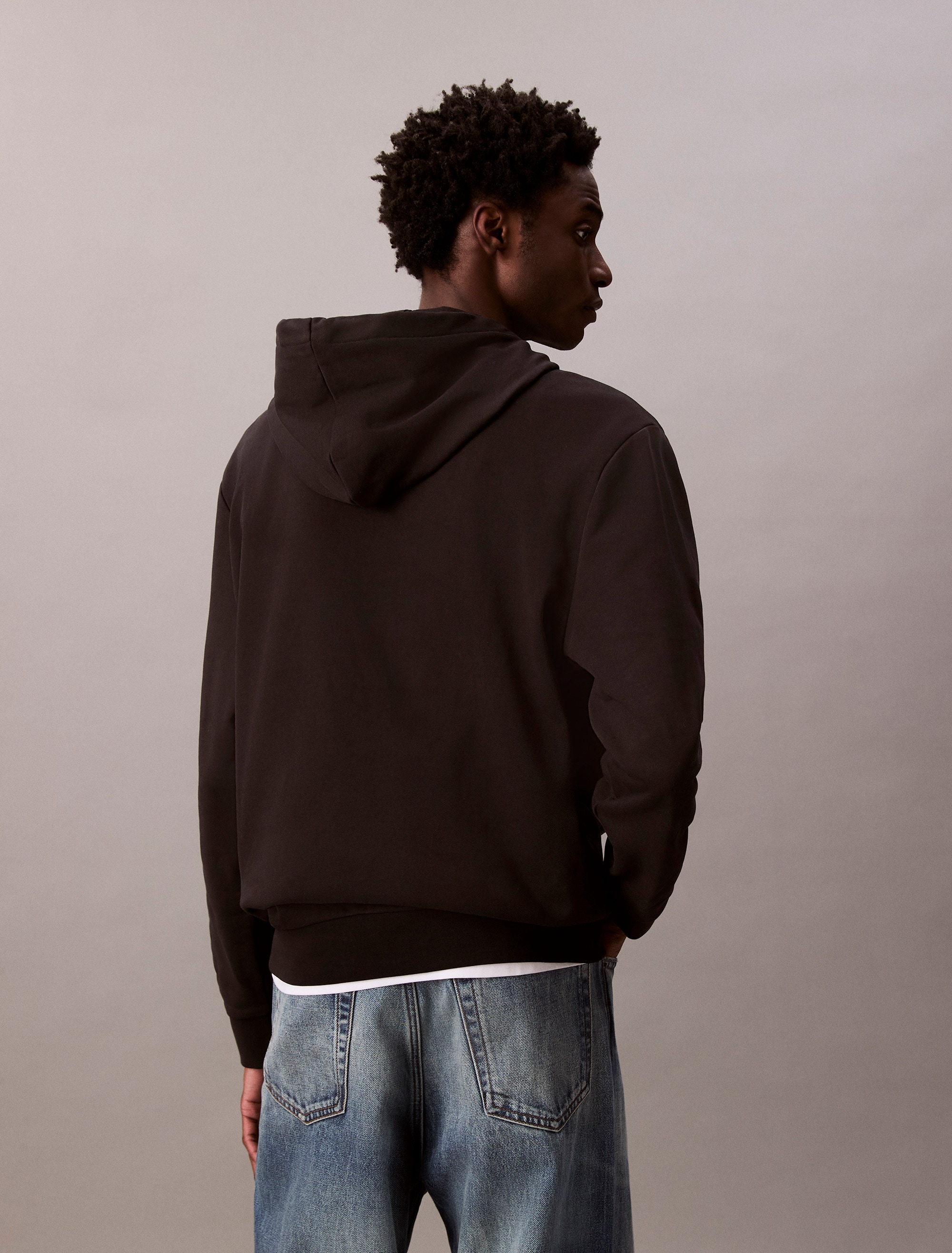 Calvin Klein Jeans Sweat à capuche »400GSM TERRY BADGE HOODIE«, Mit Rundhalsausschnitt
