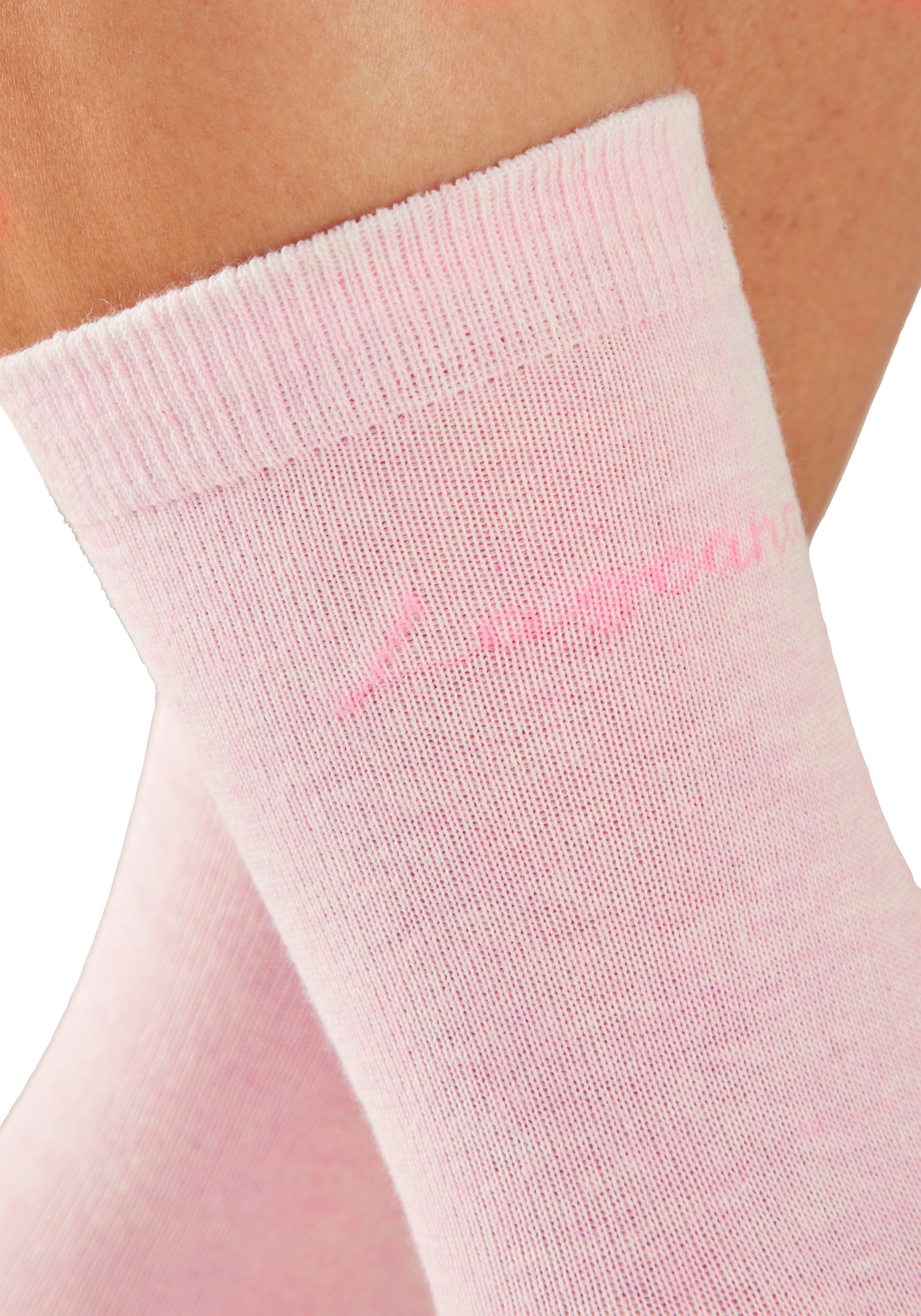 LASCANA Chaussettes basiques »für Damen mit eingestricktem Markenlogo« Boîte, 7 cuis tlg. dans une jolie boîte cadeau