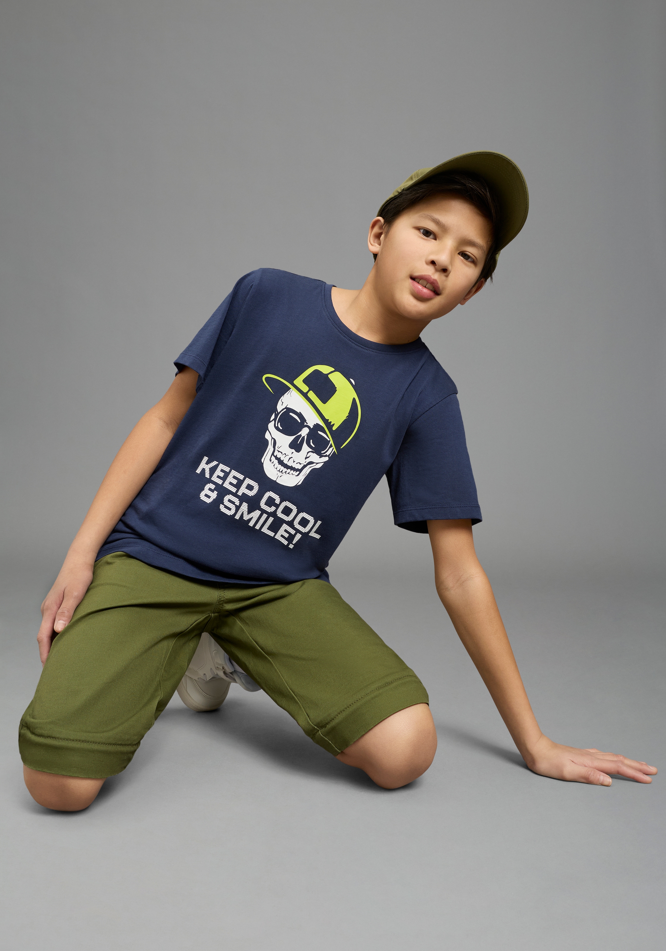 KIDSWORLD T-shirt »Mit Sprüche-Print: KEEP COOL...« kurzärmelig,  basic geschnitten,  Rundhalsausschnitt,  aus Baumwolle