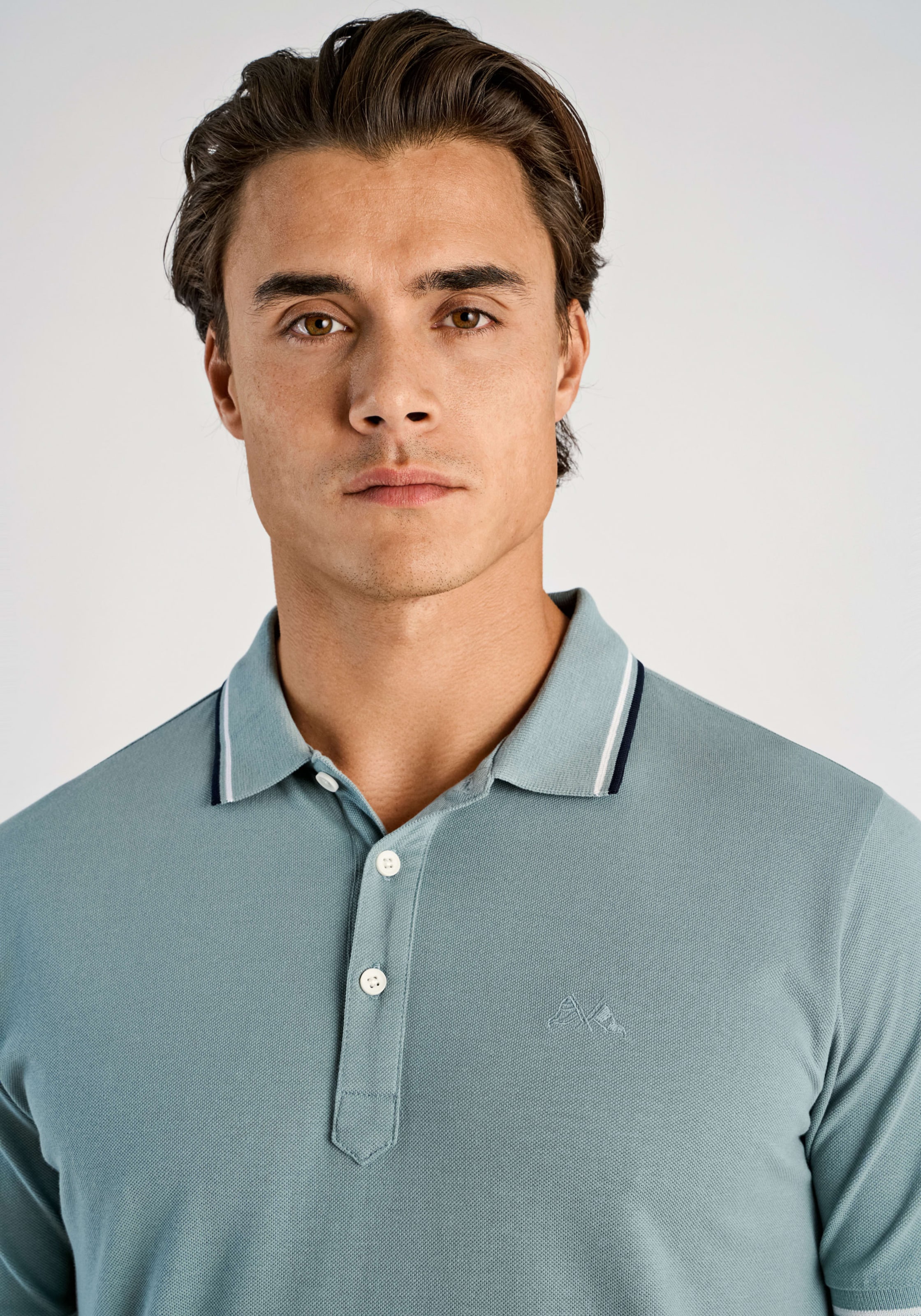 LINDBERGH Polo mit Logo-Stickerei und abgesetzten Bündchen