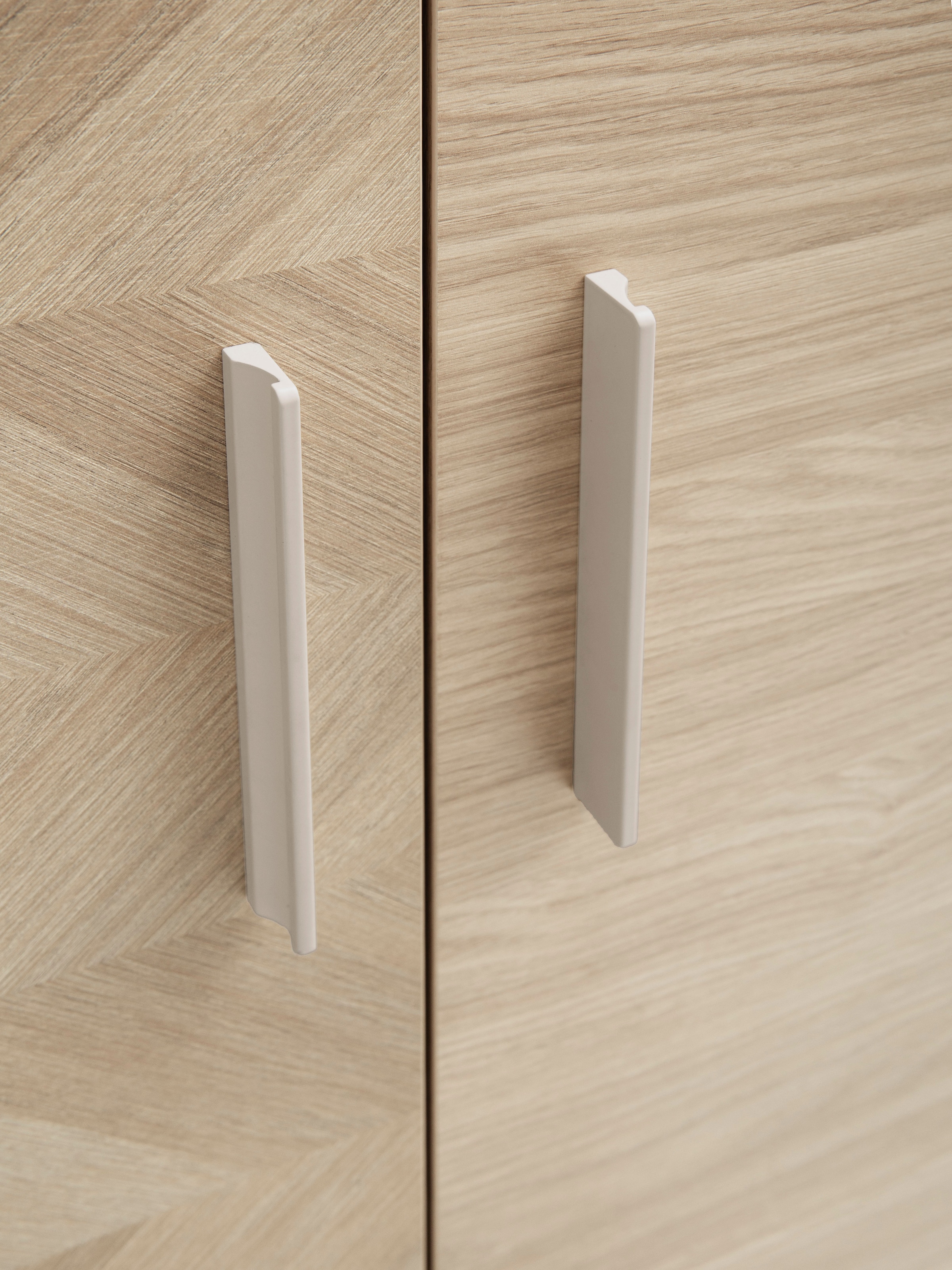 Schildmeyer Armoire de classement »AREZZO, Höhe 150 cm, 2 Türen, Fischgräten Dekor, MADE IN GERMANY« 1 cuis tlg. Porte gauche avec décor en chevrons, FABRIQUÉ EN ALLEMAGNE