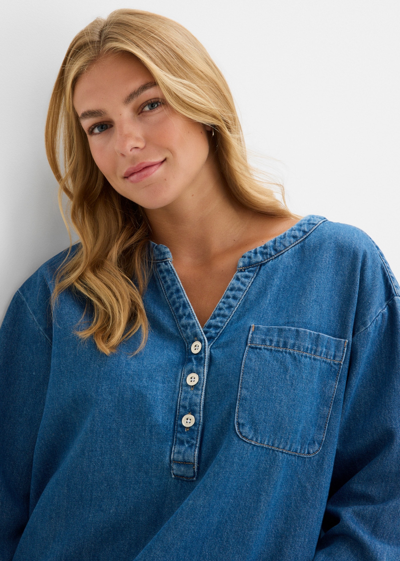 bonprix Blouse en jean tunique, en coton pur, coupe oversize, manches longues