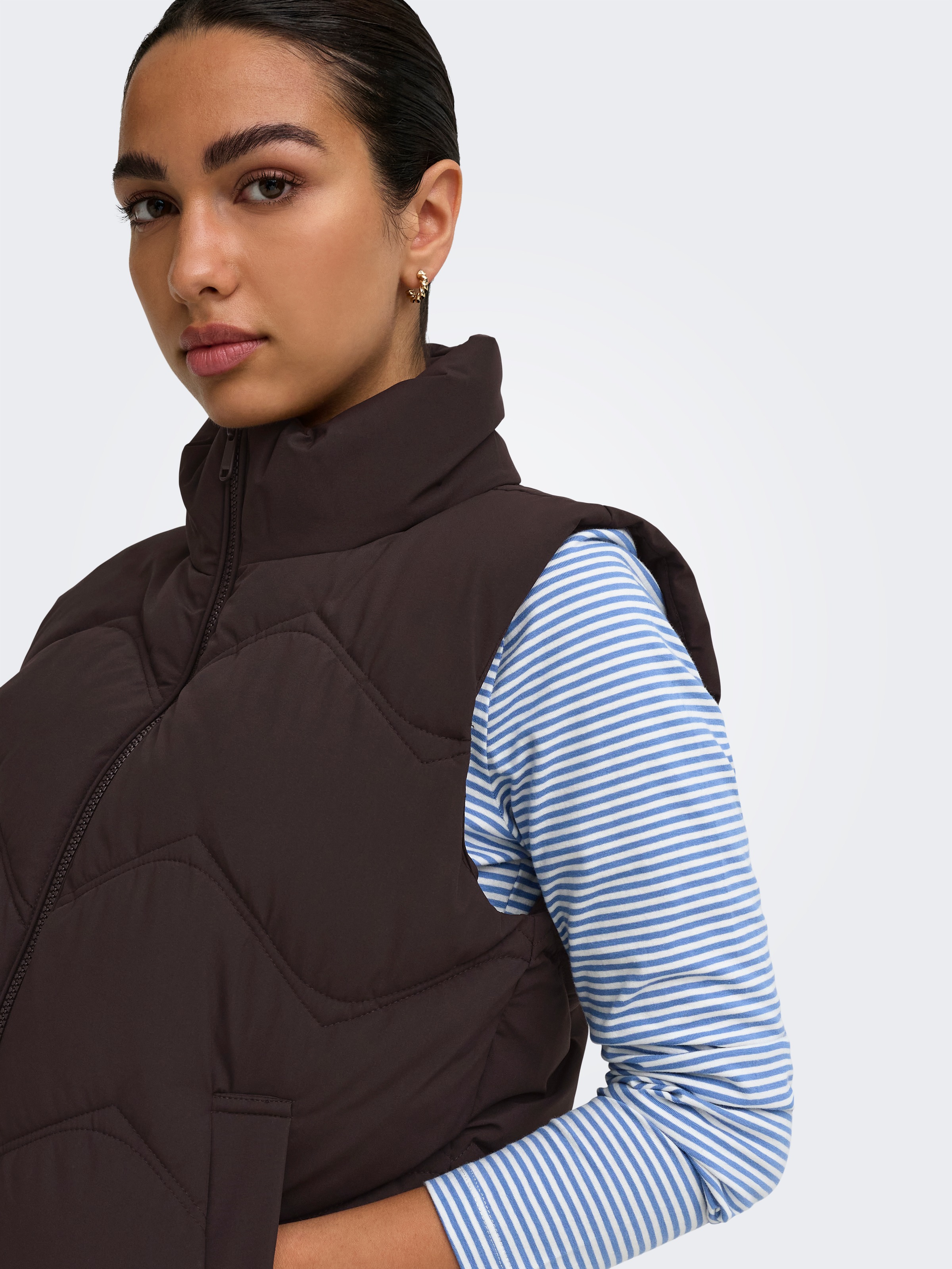JDY Gilet matelassé »JDYPOWER SHORT WAISTCOAT OTW HAB« fibre synthétique