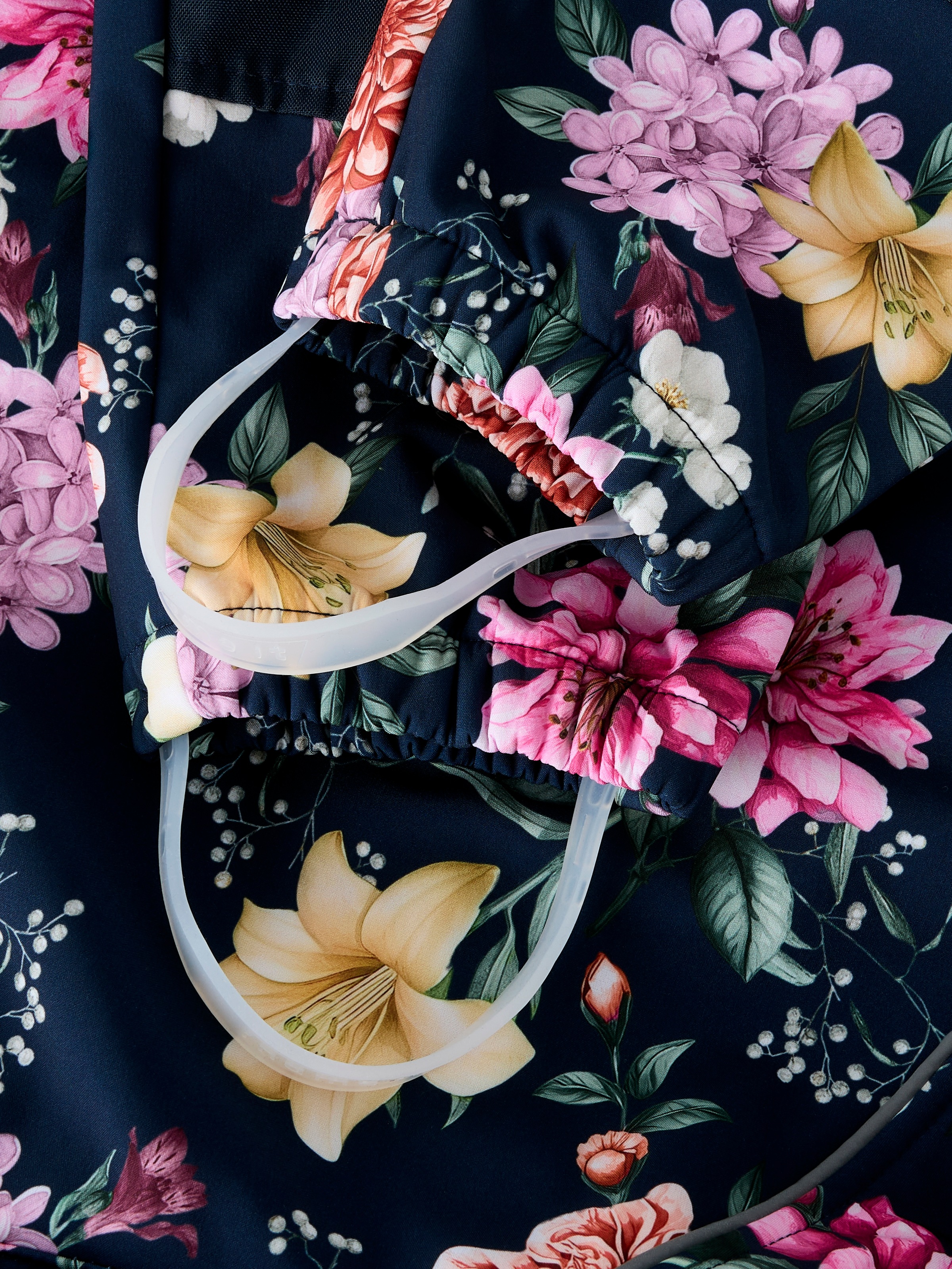 Name It Softshelloverall »NMFALFA08 SOFTSHELL SUIT AOP 1FO NOOS« mit verstellbarer und abnehmbarer Fussschlaufe