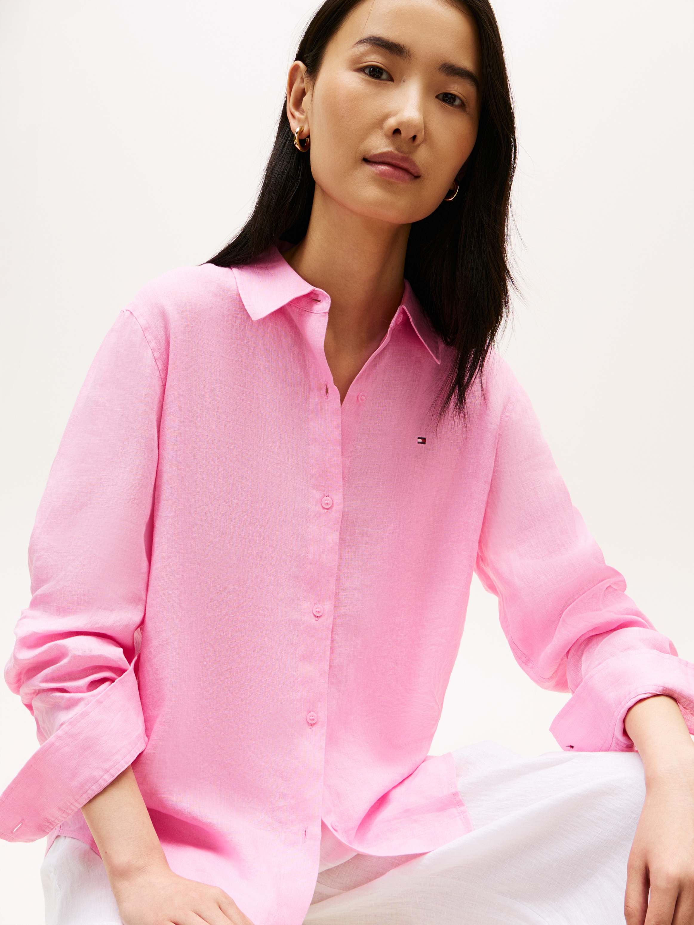 Tommy Hilfiger Hemdbluse »ESS LINEN RELAXED SHIRT« mit Logostickerei ,kühlendes Premium Leinen
