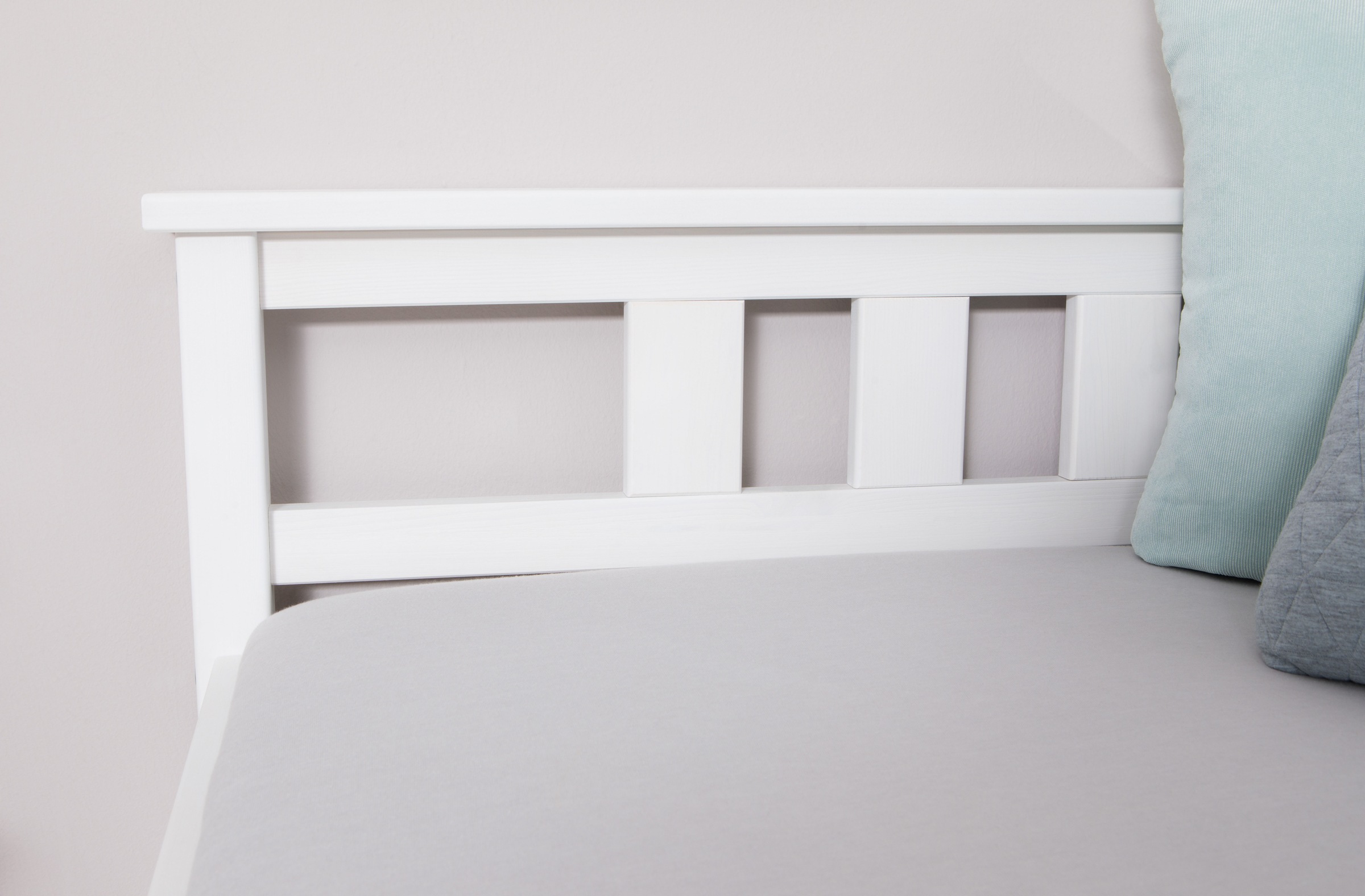 Ticaa Futonbett »Merci« Einzelbett, aus Kiefer Massivholz, inkl. Rollrost
