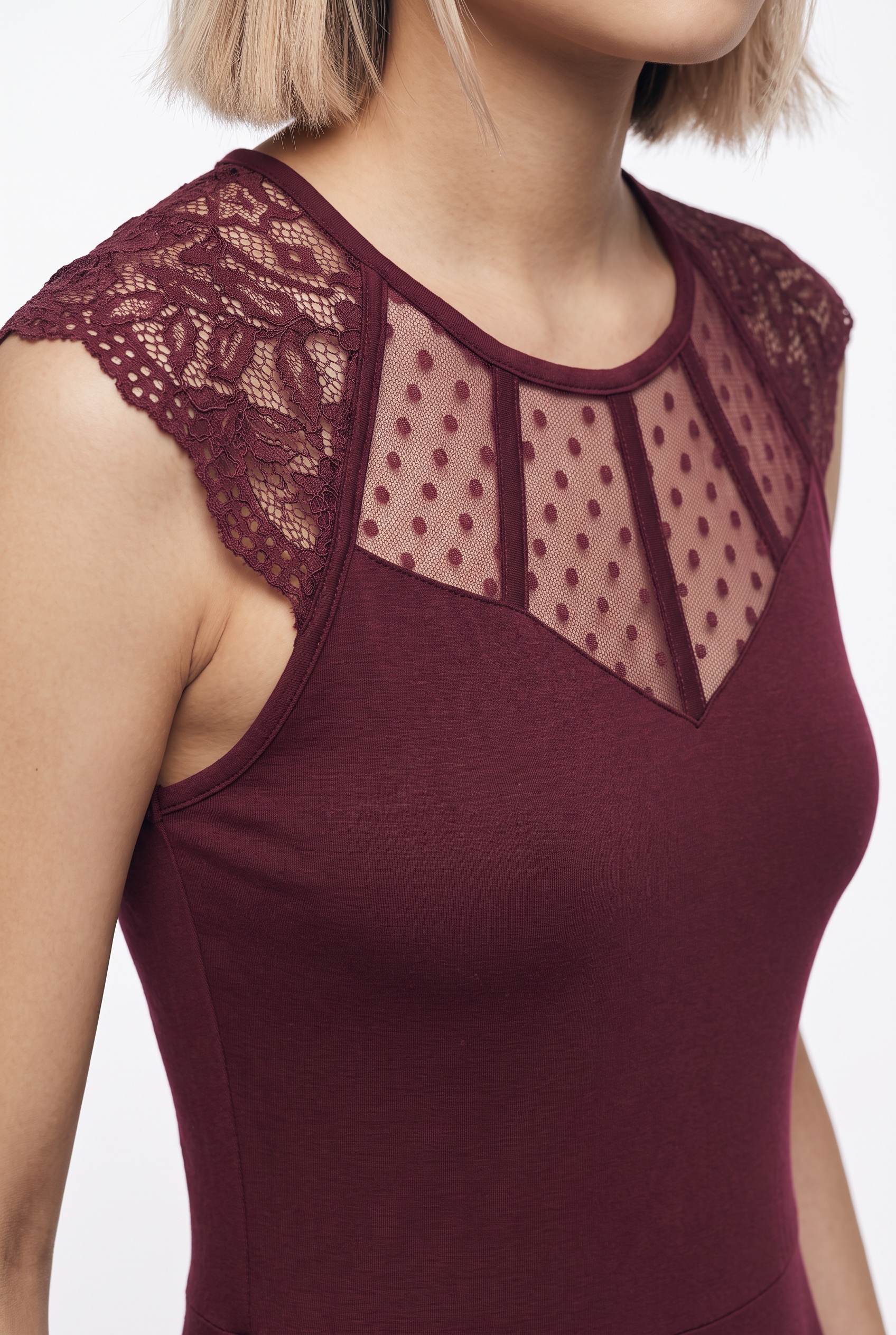 ONLY Spitzenkleid »ONLEMILIE S/L FIT AND FLARED DRES CS JRS« Viskosemischung, regular fit