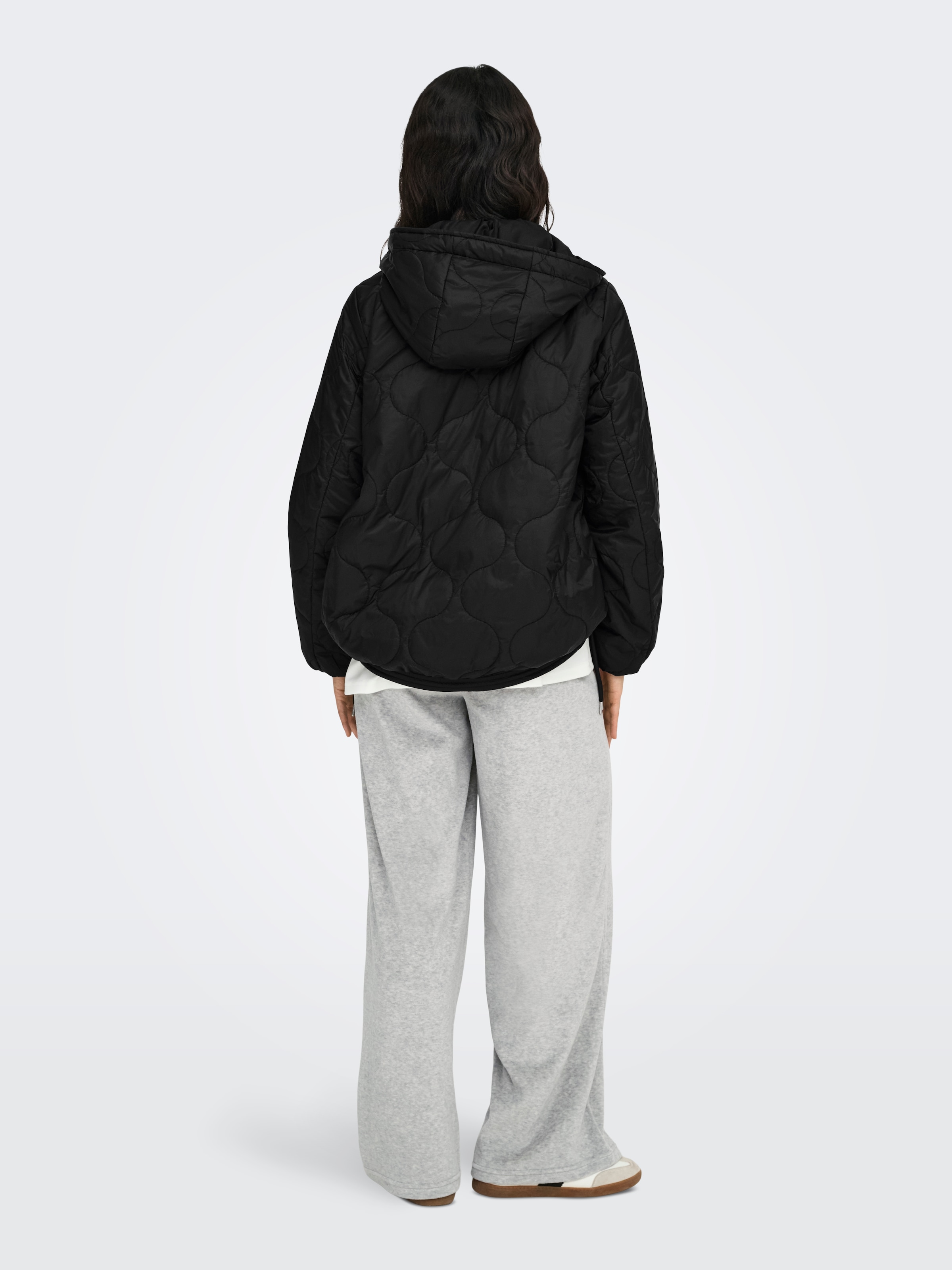 ONLY Veste matelassée »ONLMIKI HOOD QUILT JACKET CC OTW« avec capuche avec cordon de serrage latéral à l'ourlet