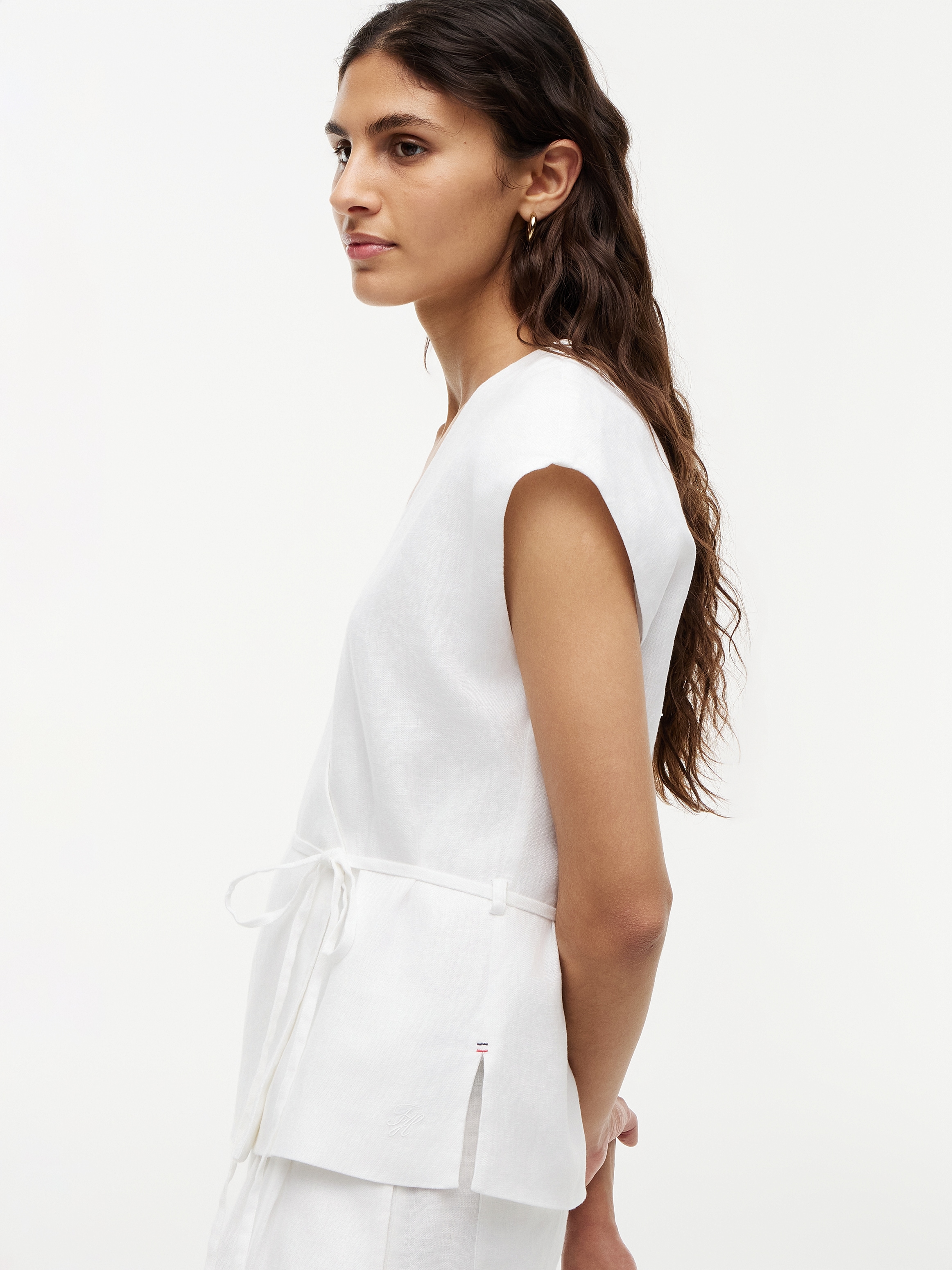 Tommy Hilfiger Chemisier cache-cœur »ESS LINEN WRAP TIE NS VEST« Mélange de matières, lien à nouer