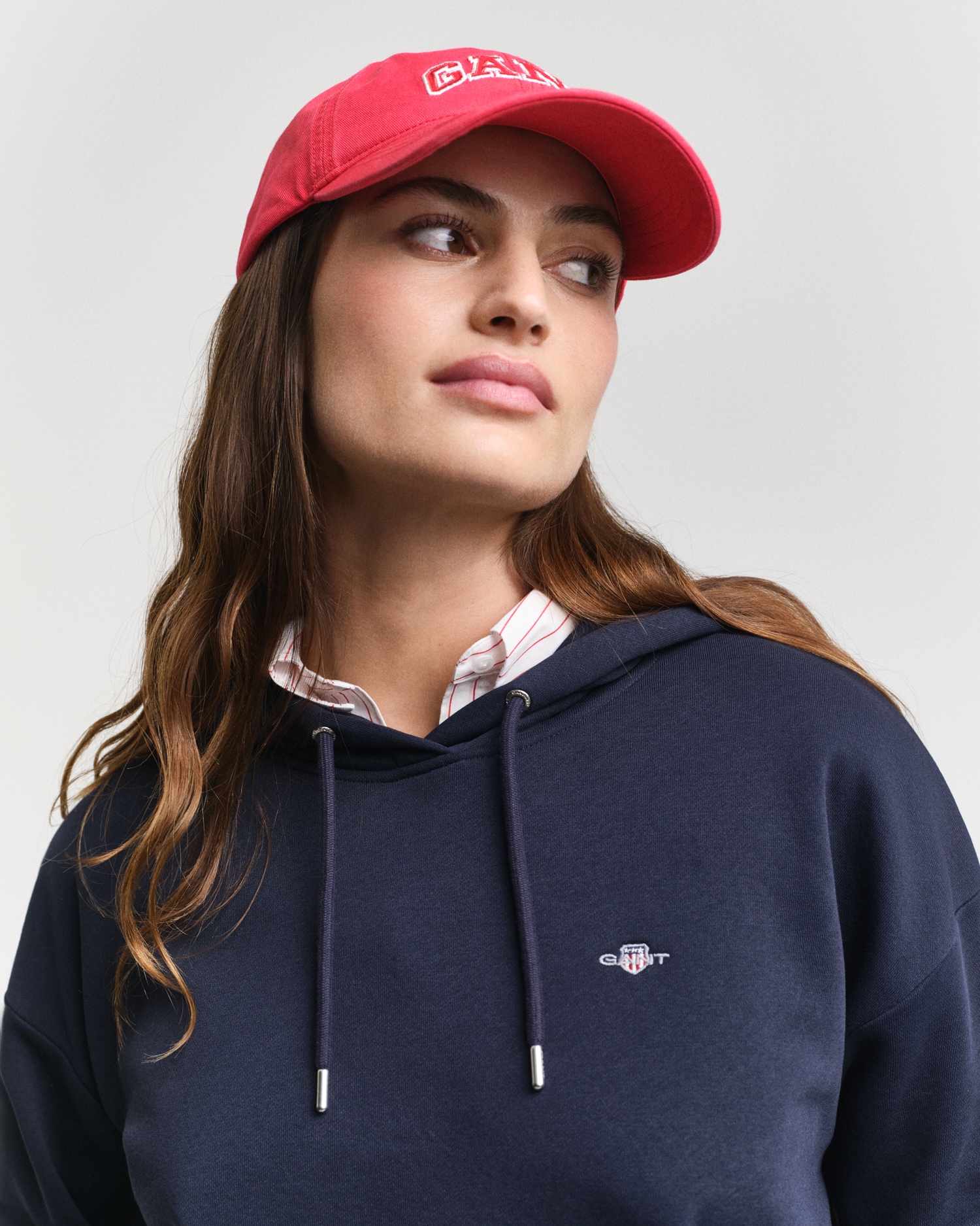 Gant Hoodie »SHIELD HOODIE«, Grafische GANT-Stickerei auf der Brust
