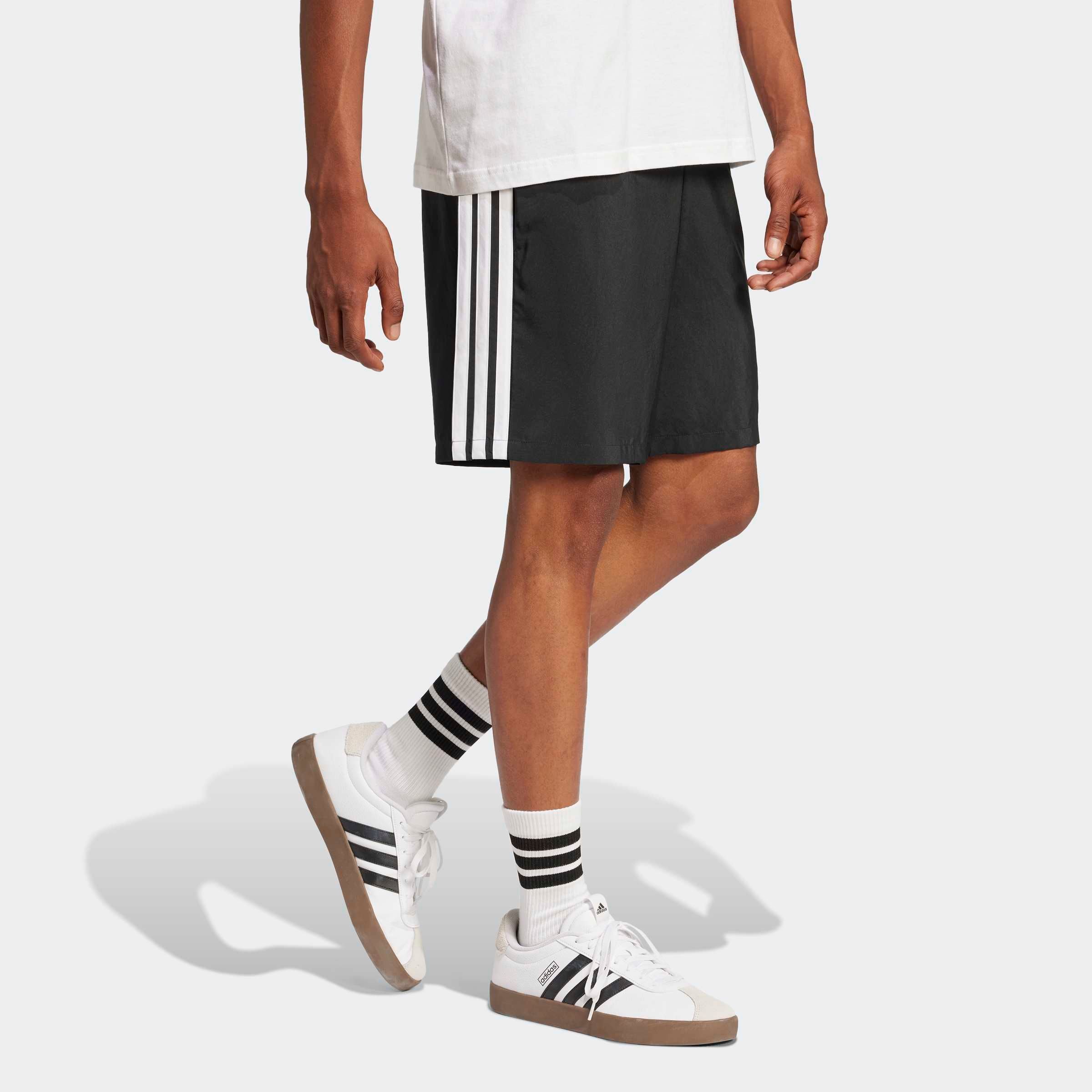 adidas Sportswear Shorts »ESSENTIALS 3-STREIFEN CHELSEA«  mit 3-Streifen an den Seiten, für Laufen und Sportmode